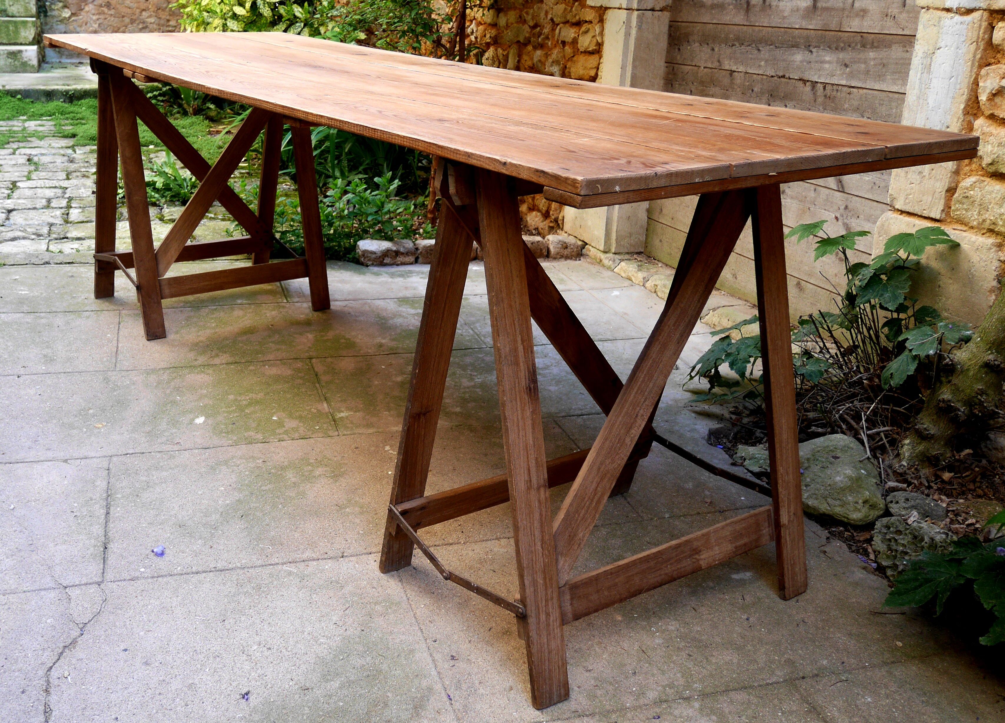 Guinguette table on natural wood trestles