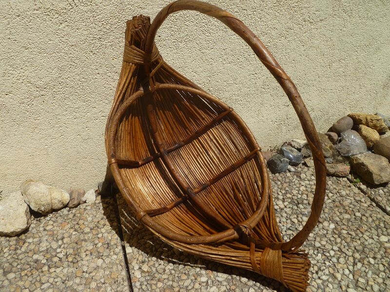 Basket rattan old vintage