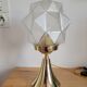 Lampe en laiton avec globe à facettes