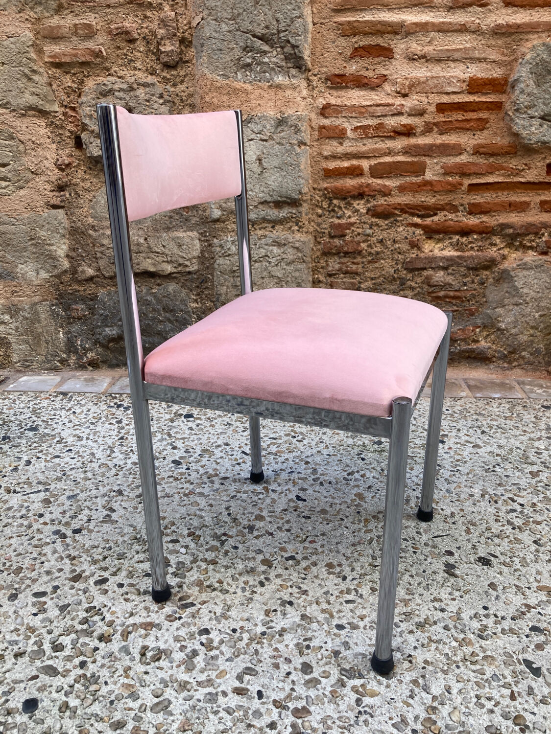 Chaise chrome et velours rose