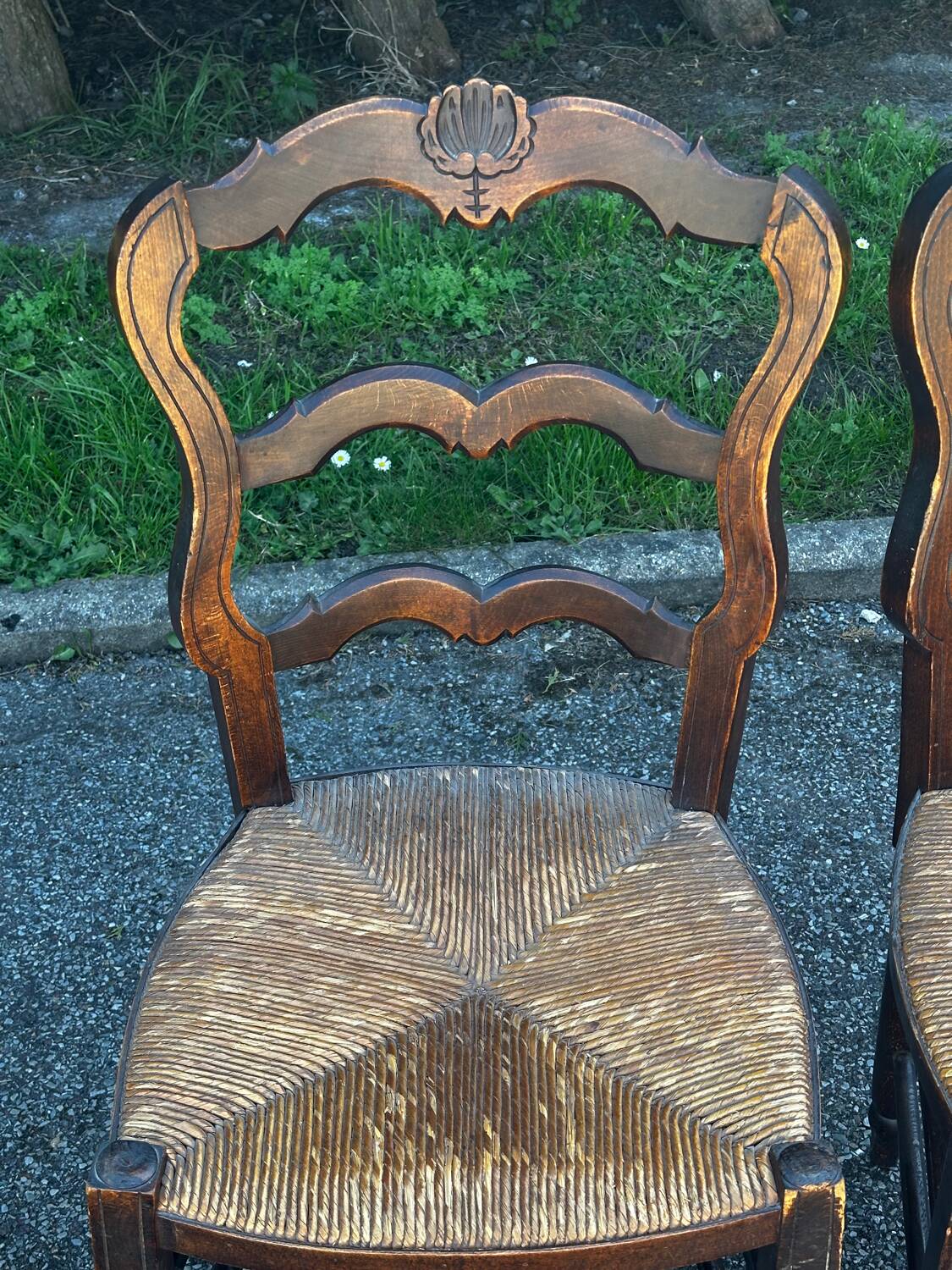 Set of 4 Louis XV straw chairs – solid wood – curved backrest