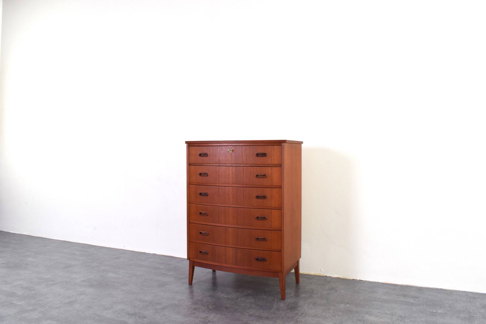 Commode danoise en teck du milieu du siècle, années 1960.