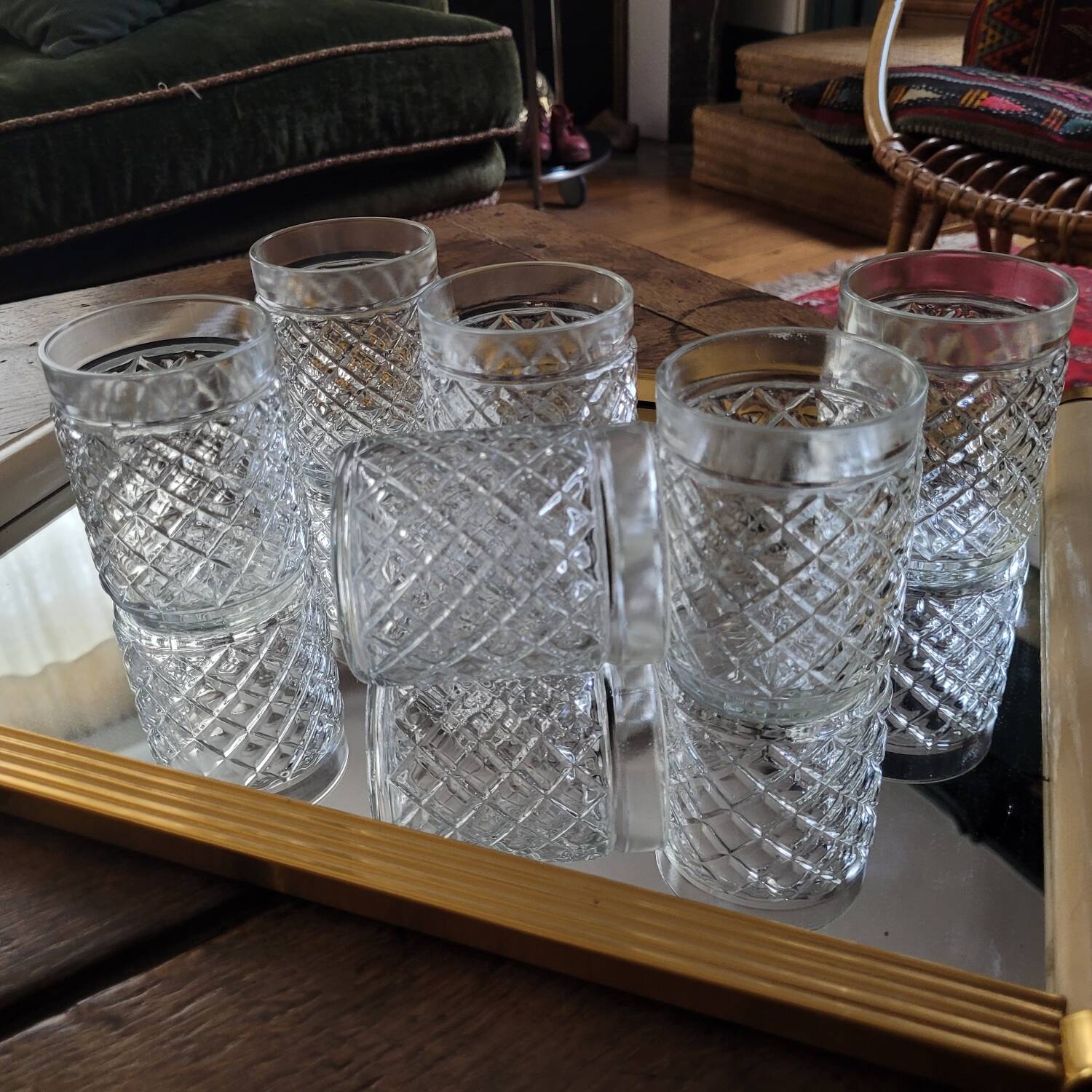 6 verres Nestlé – verre pressé à facettes – années 70.