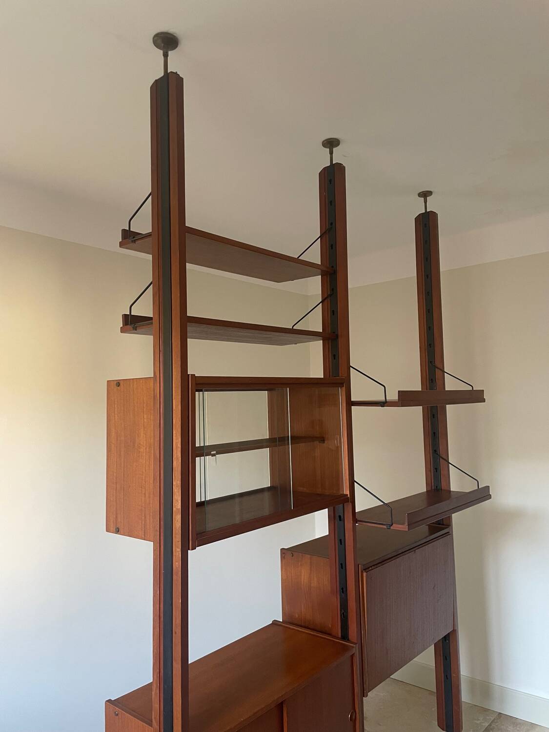 Double-sided modular library room divider