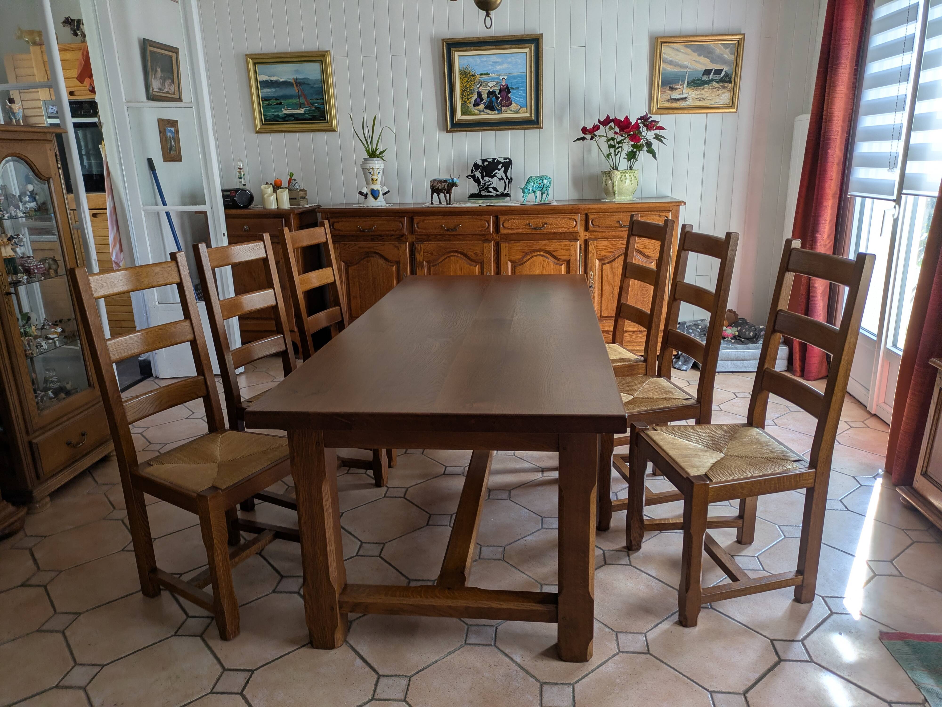 Lot d'une Table de ferme chêne massif de France et ses six chaises