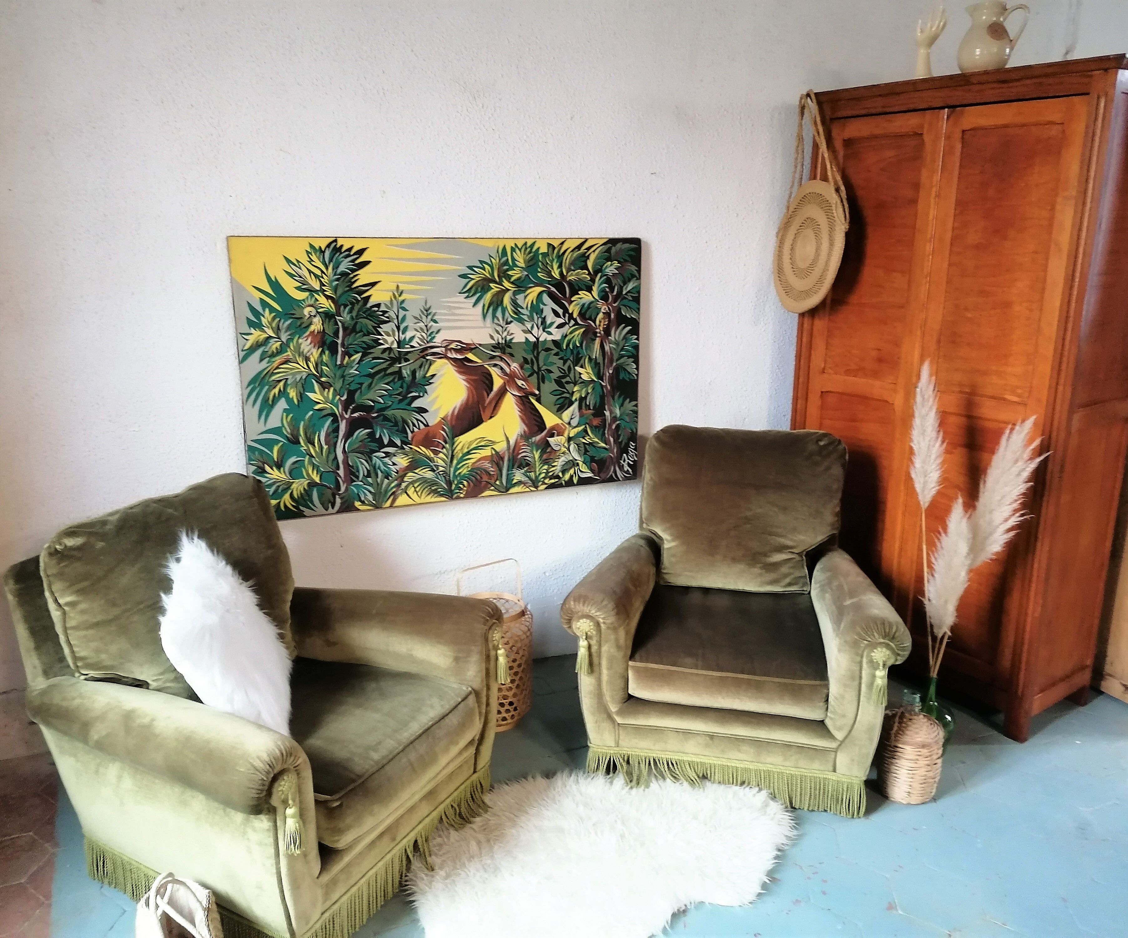 Paire de fauteuils en velours "Jean Roche "