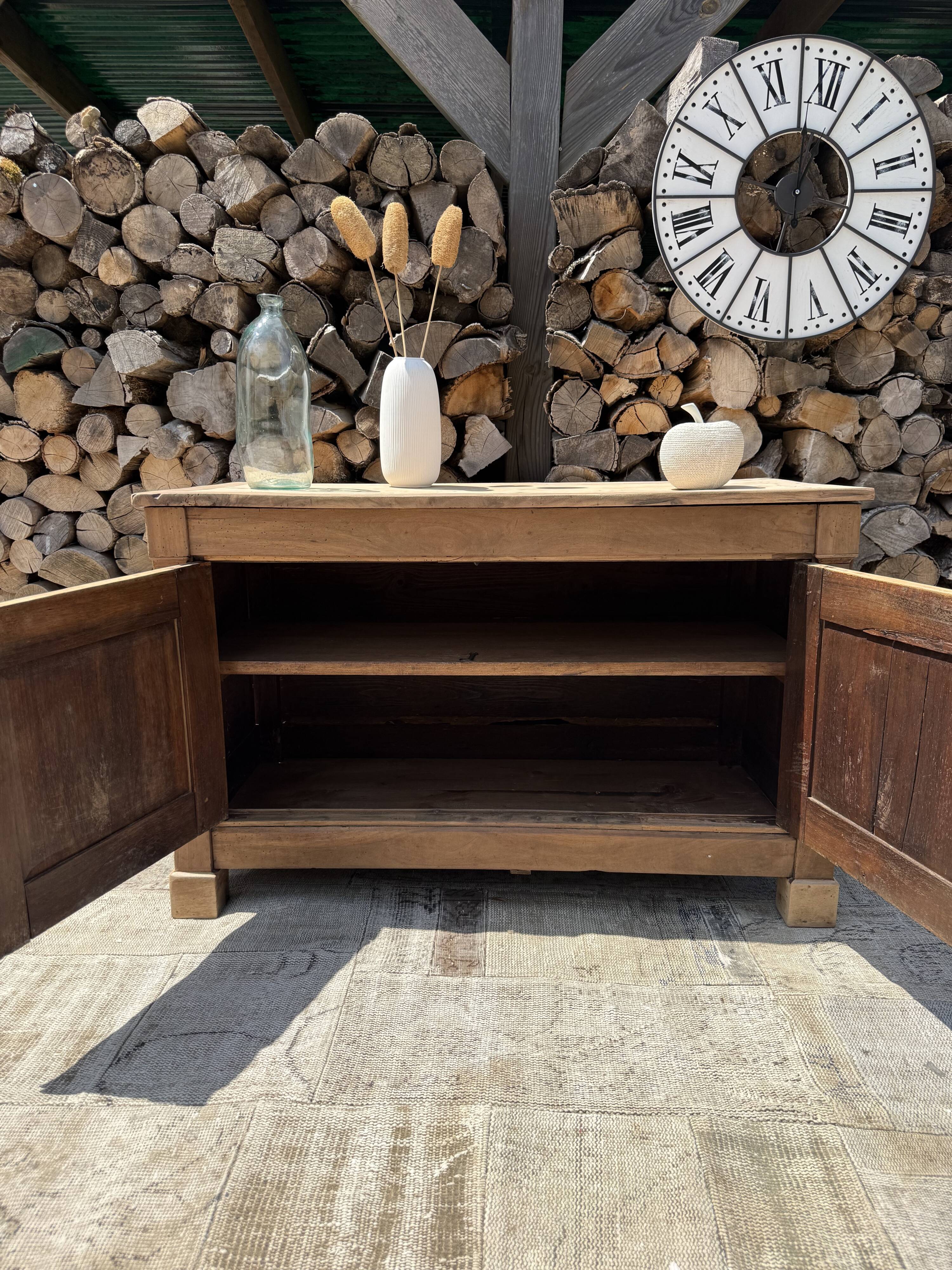 Maie ancienne rénovée / Buffet massif