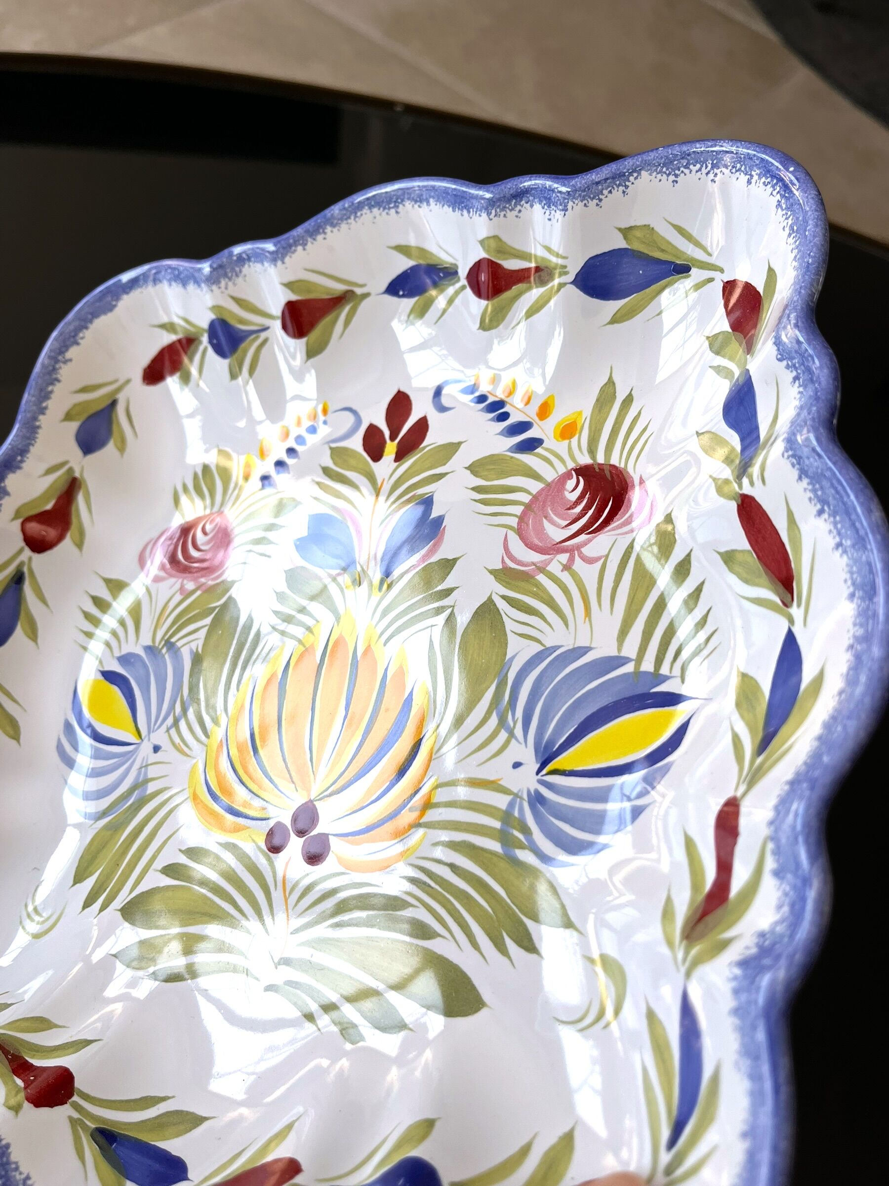 Shallow dish from Quimper pottery HB Henriot - floral decoration, Breton.