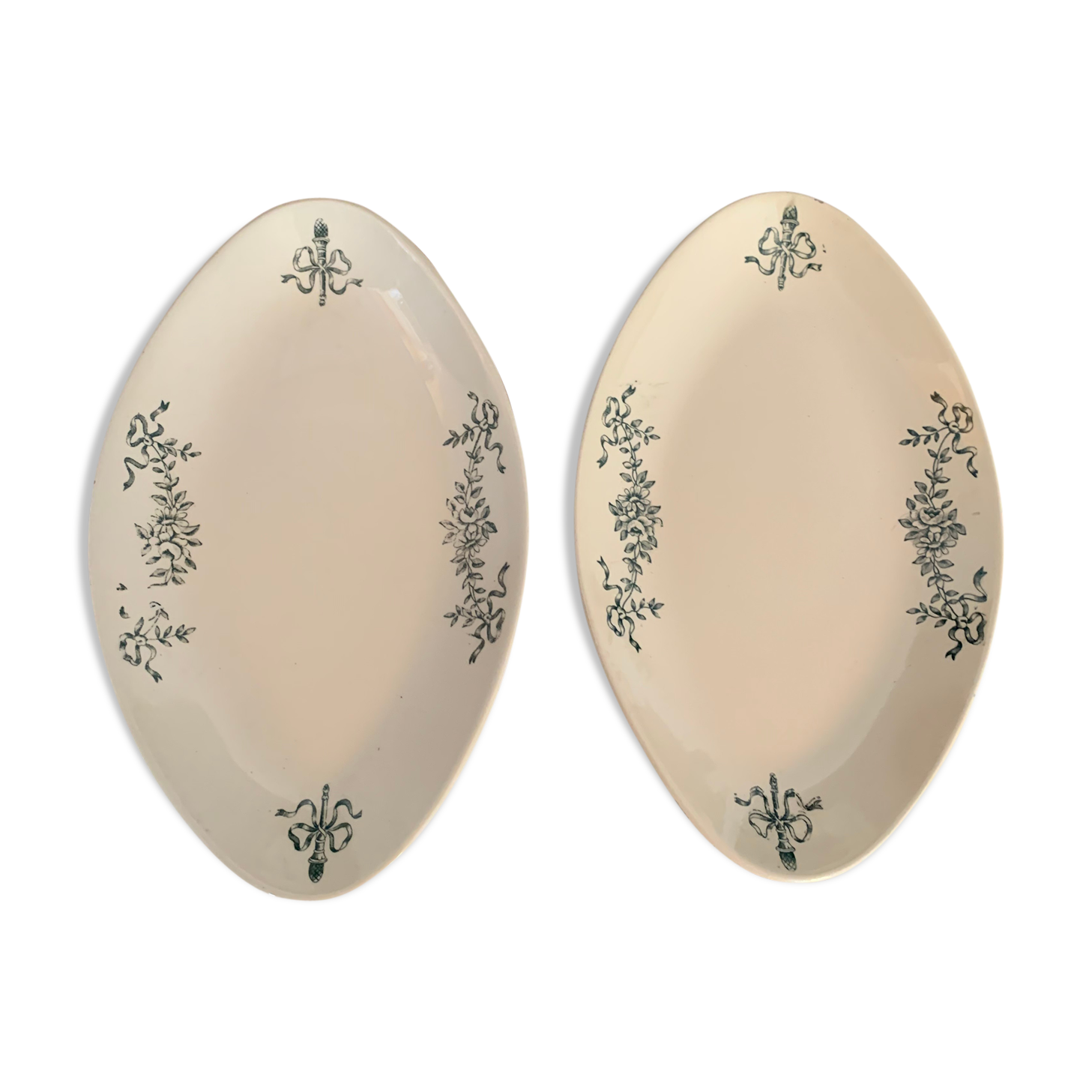 2 iron earthenware dishes