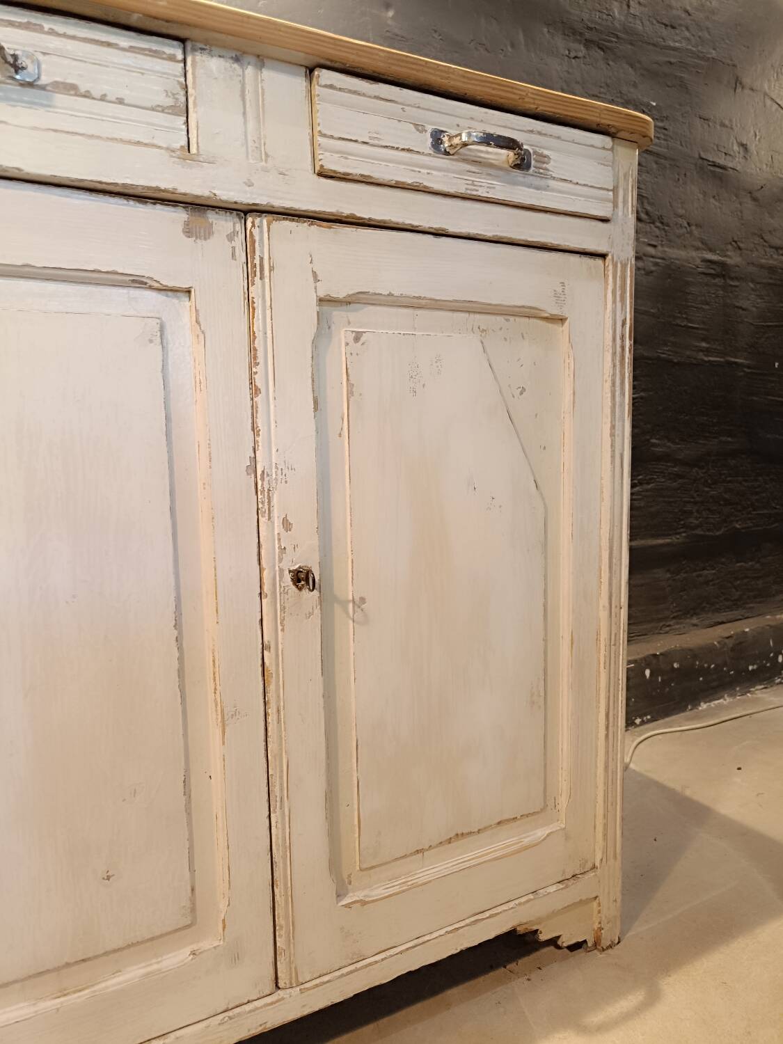 Buffet parisien patiné