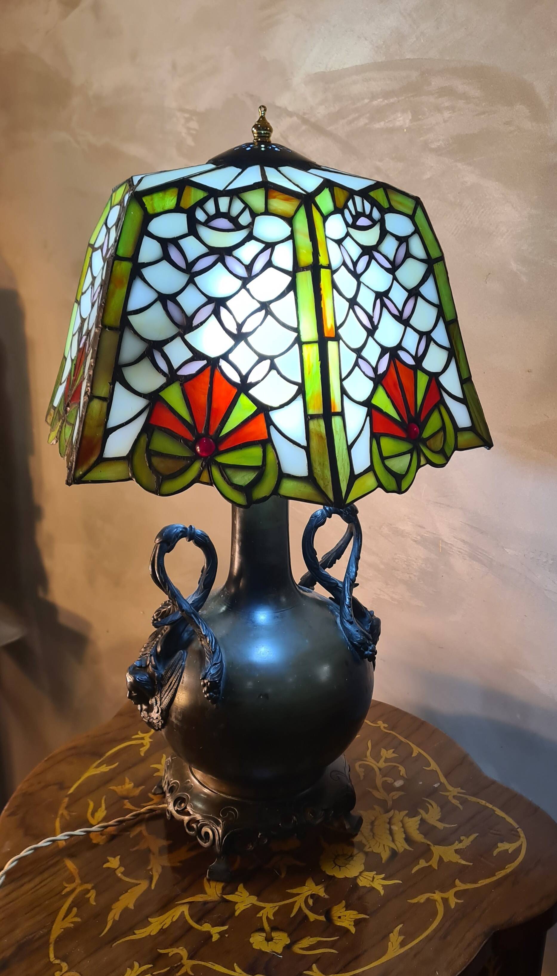 Caryatid lamp in bronze from 1900, Art Nouveau style, with a beautiful glass shade.