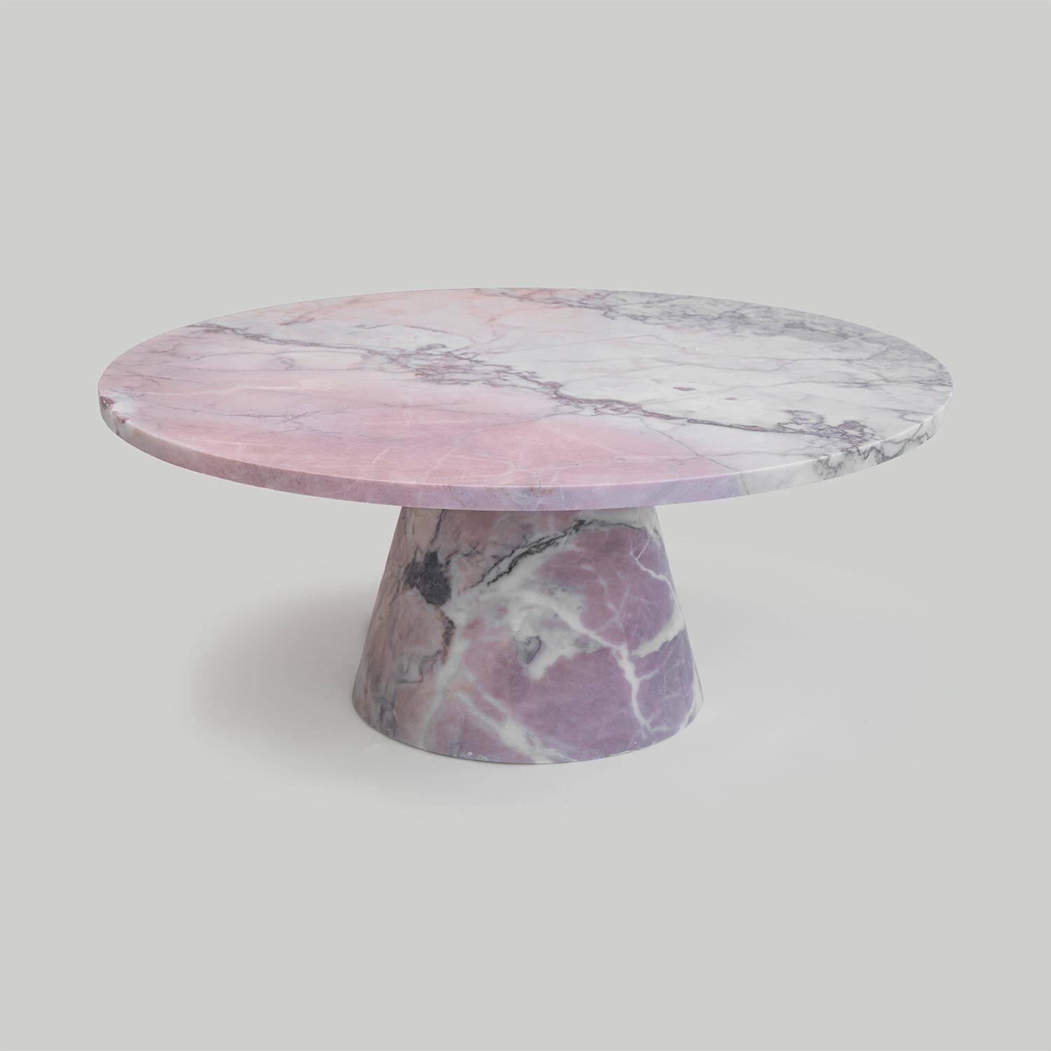 Table basse en cône de marbre rose  unique en son genre
