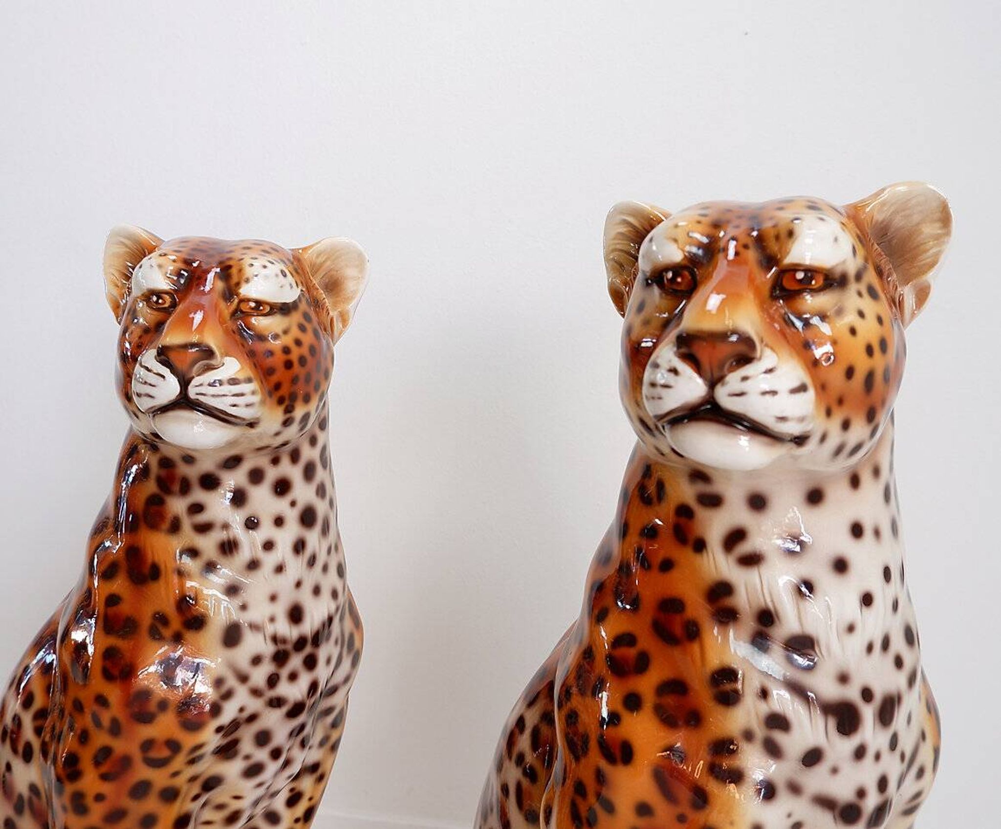Couple of vintage ceramic leopards sculptures - Italy circa 1980s