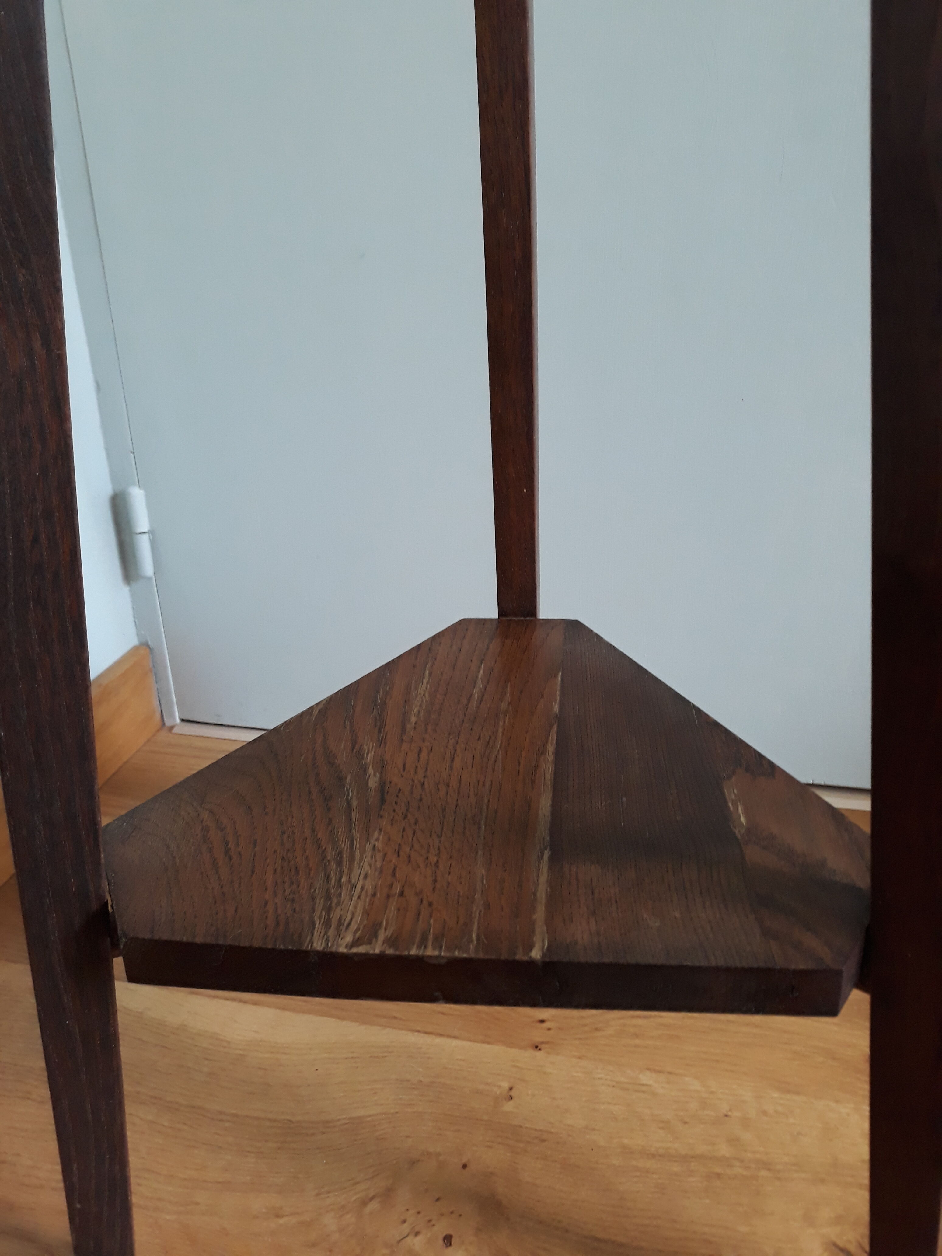 Tripod harness plant holder