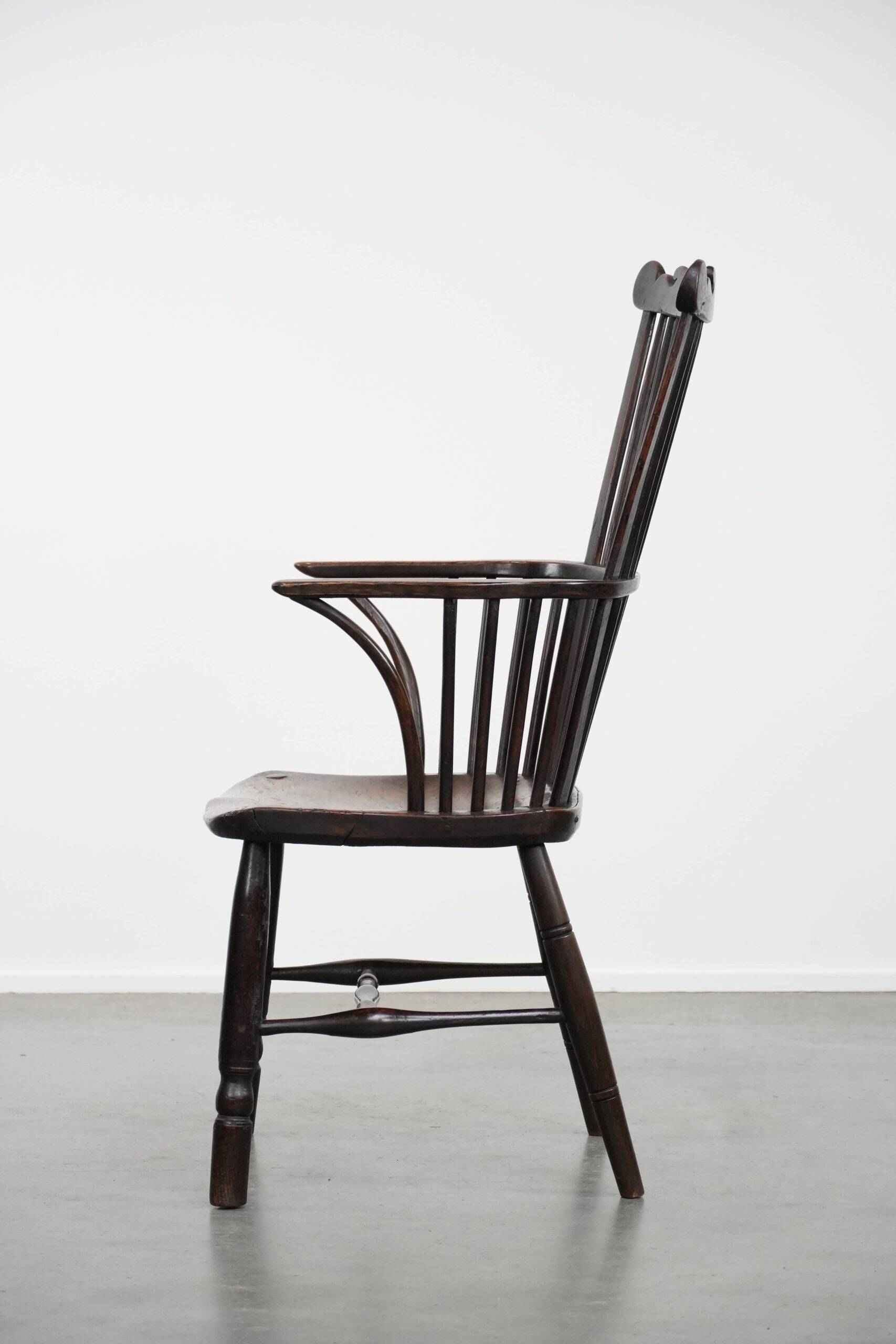 Antique English Windsor chair from the 18th century with spindled backrest