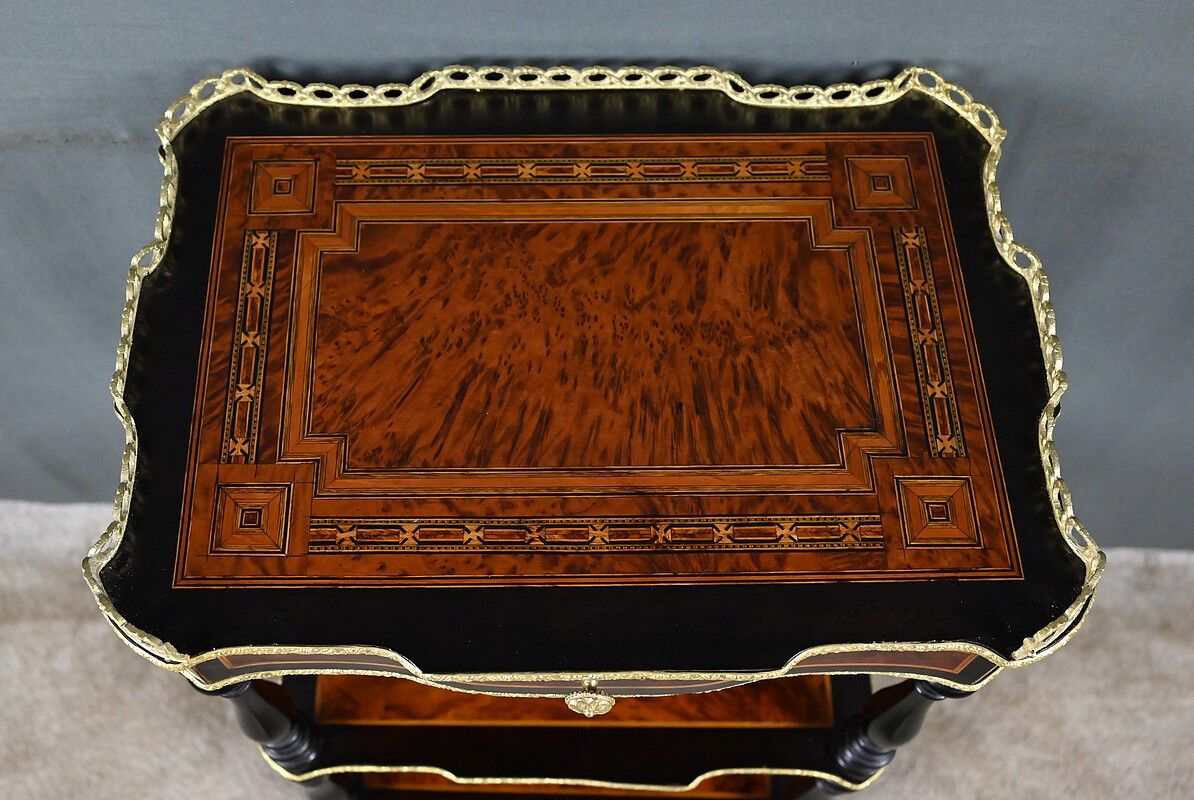 Petite table de salon en marqueterie, style Napoléon III – 2ème partie XIXe
