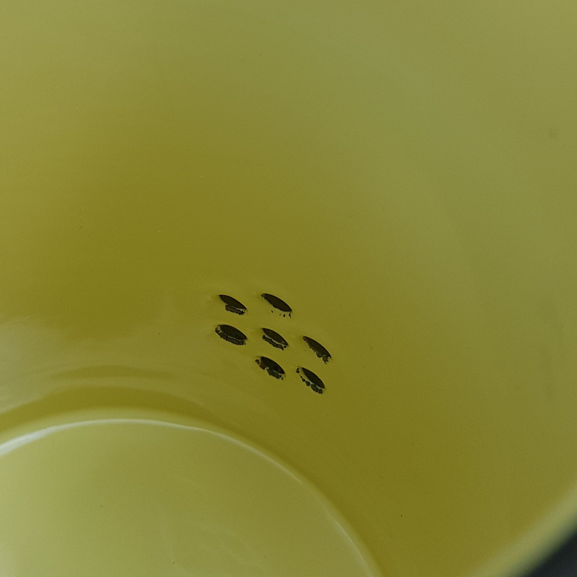 Cafetière en tôle émaillée jaune