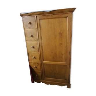 Armoire en pin massif