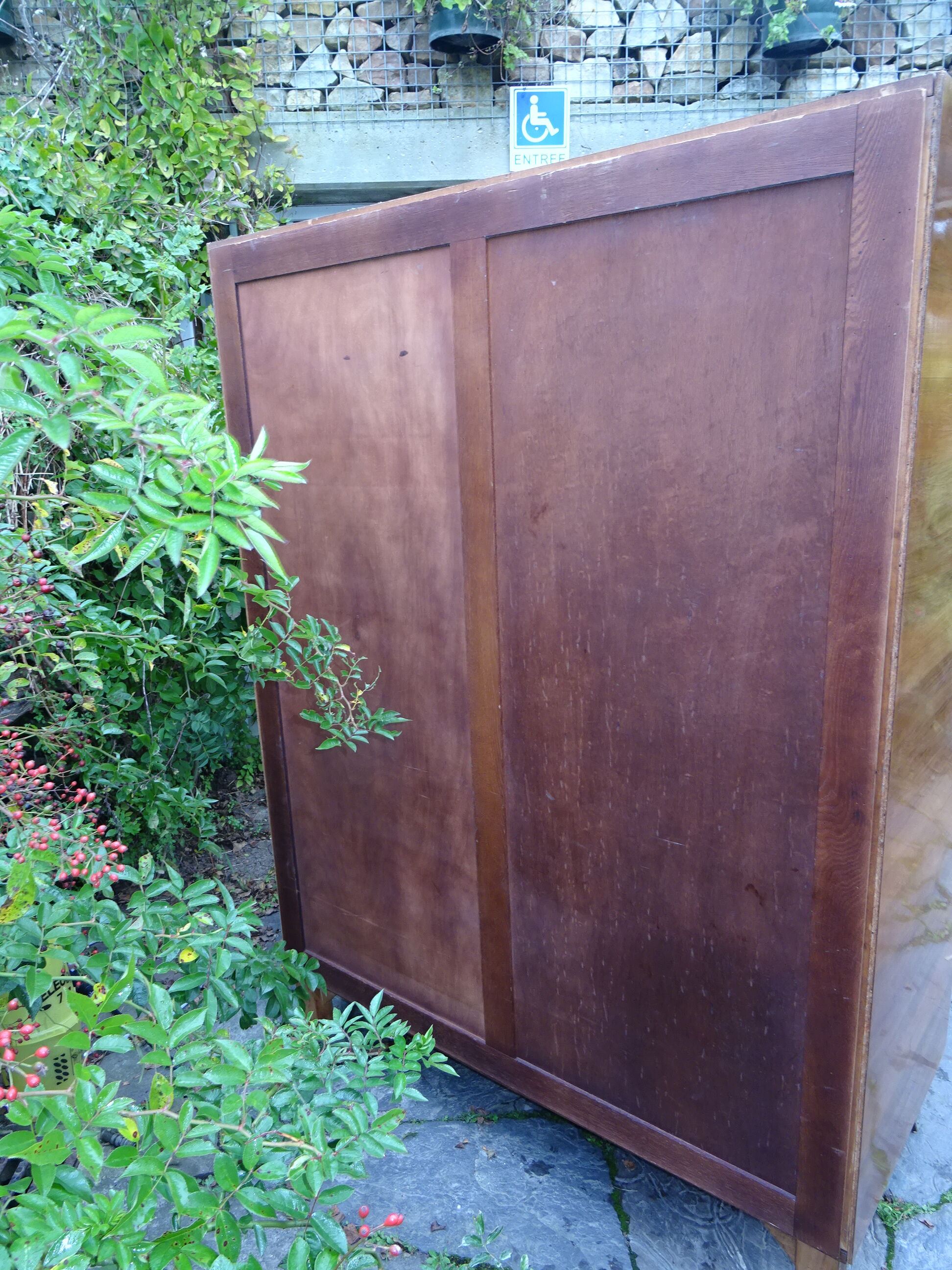 2 sliding-door cabinet