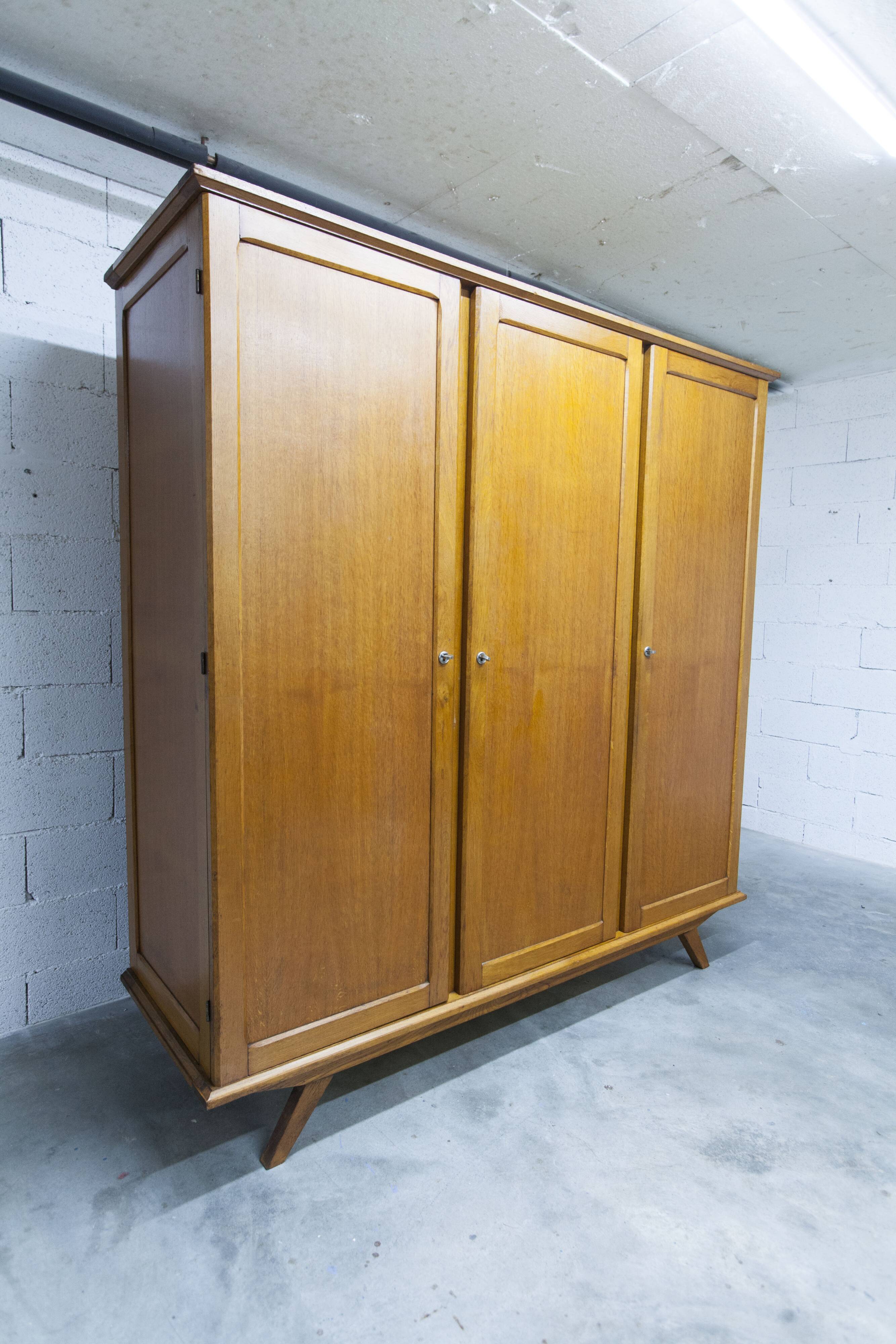 French wardrobe with tapered legs, 3 doors, 120cm hanging rail, new.
