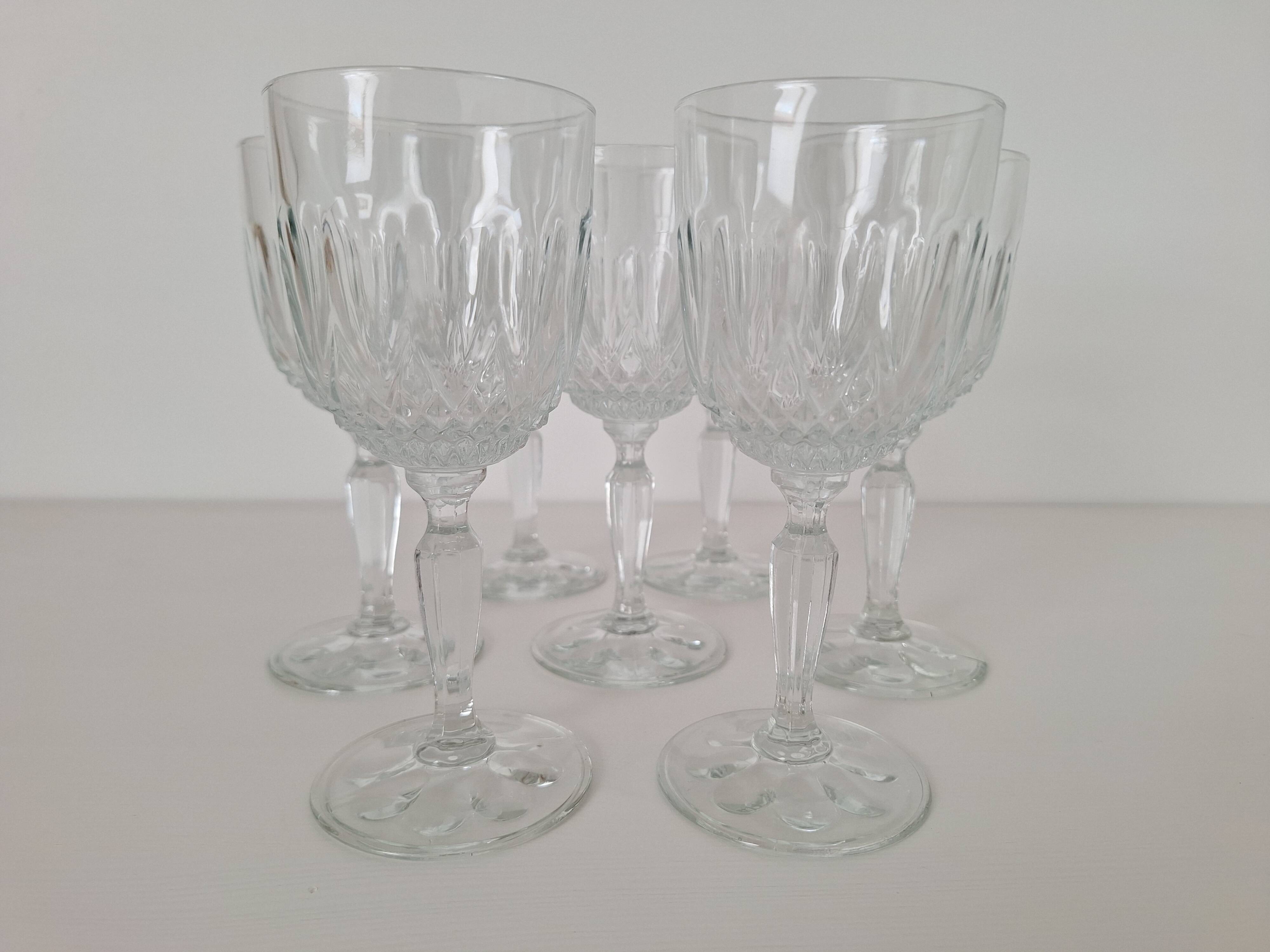 Verres à vin vintage en verre ciselé