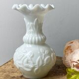 White opaline vase from the early 20th century