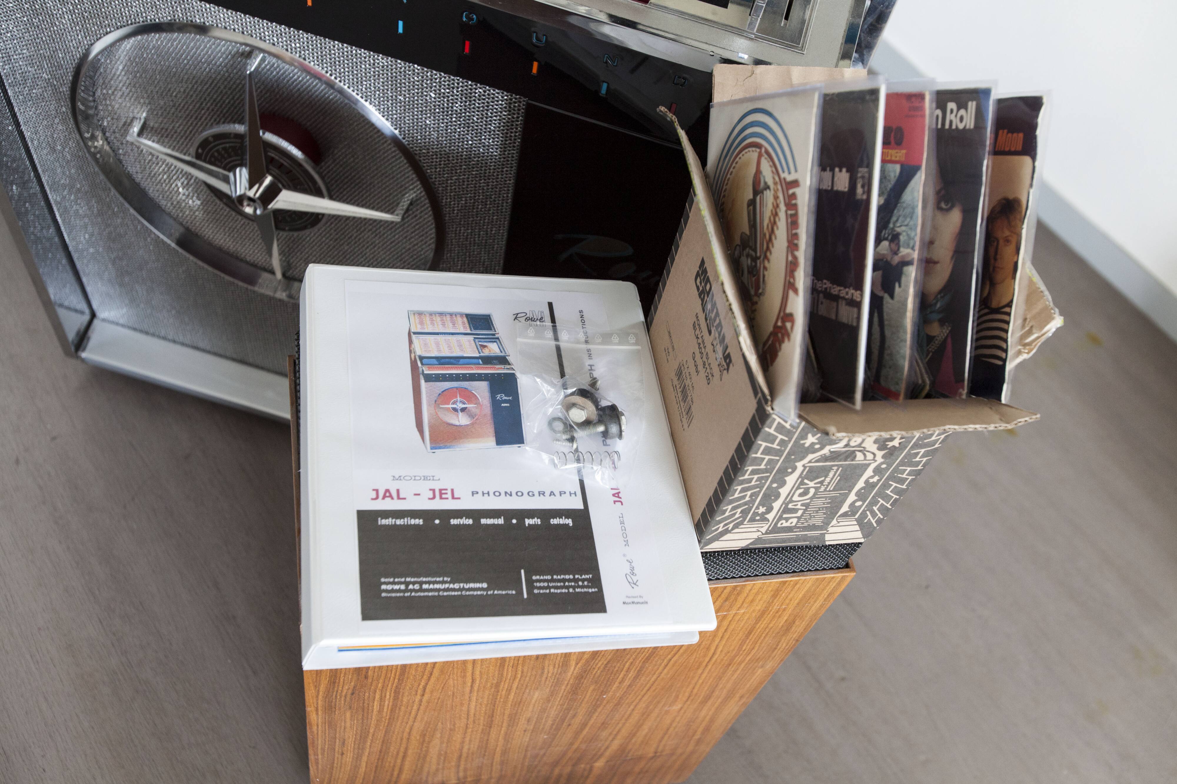 Jukebox Rowe friend from 1963 model "Jal" capa 100 vinyls pop, rock, metal compilation from 1950 to 1990