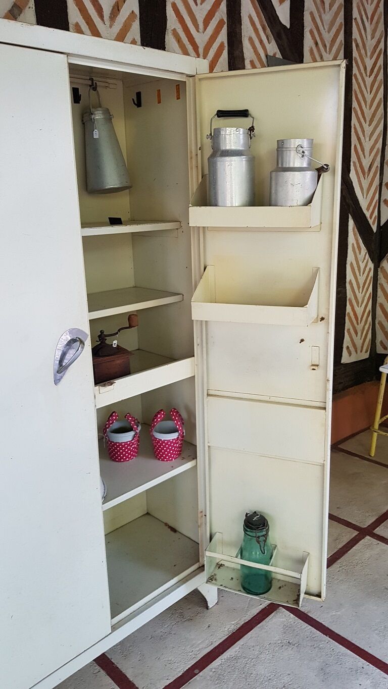 Parisian kitchen cupboard