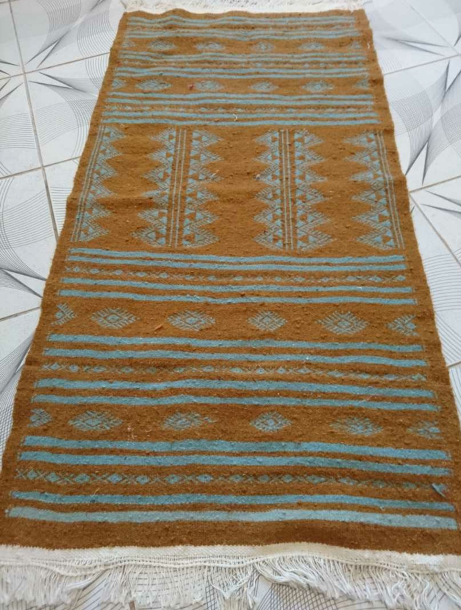Tapis berbère marron et bleu 118 x 61 cm