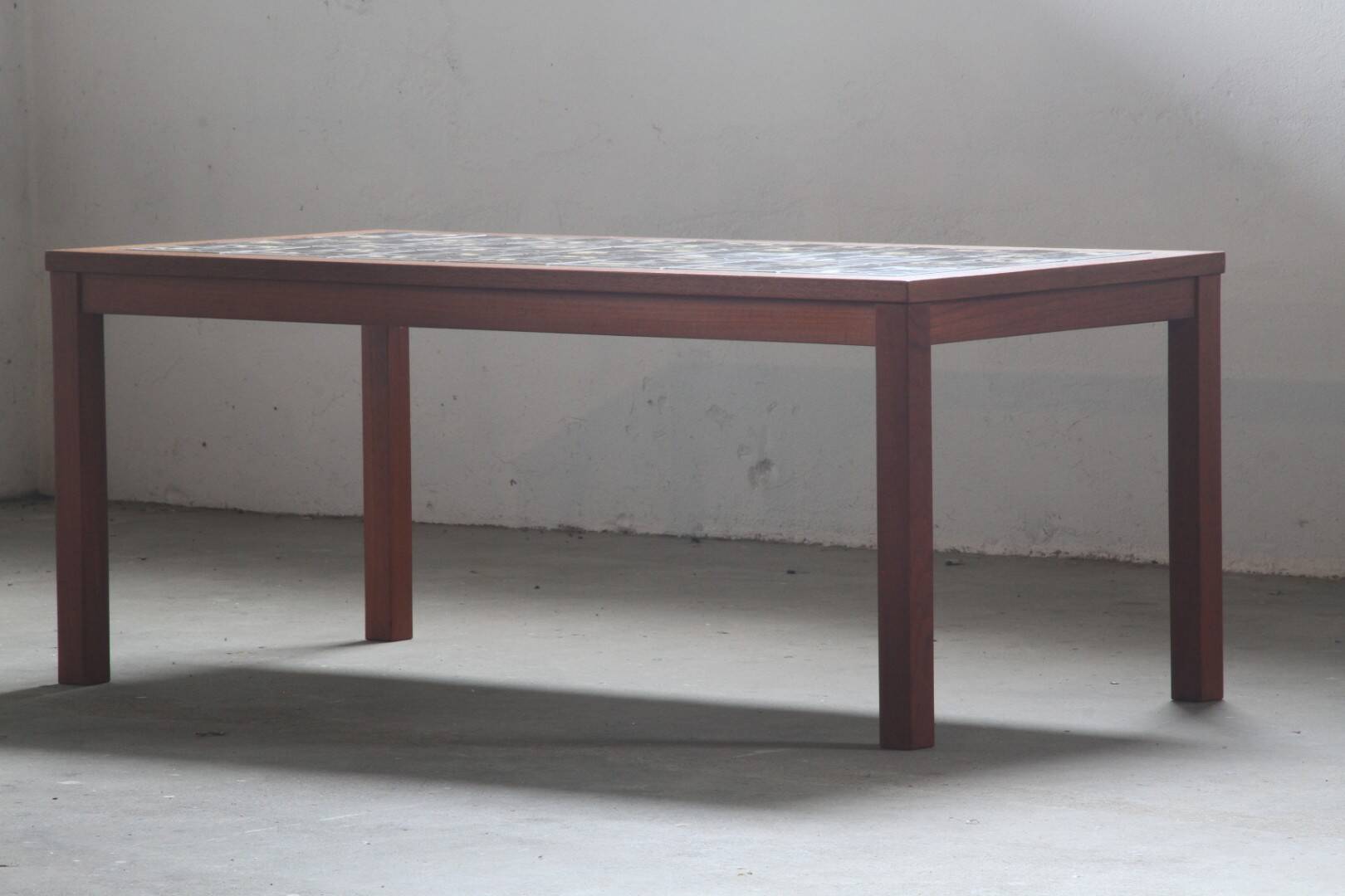 Table basse en teck danois avec plateau en carreaux de céramique, années 1960