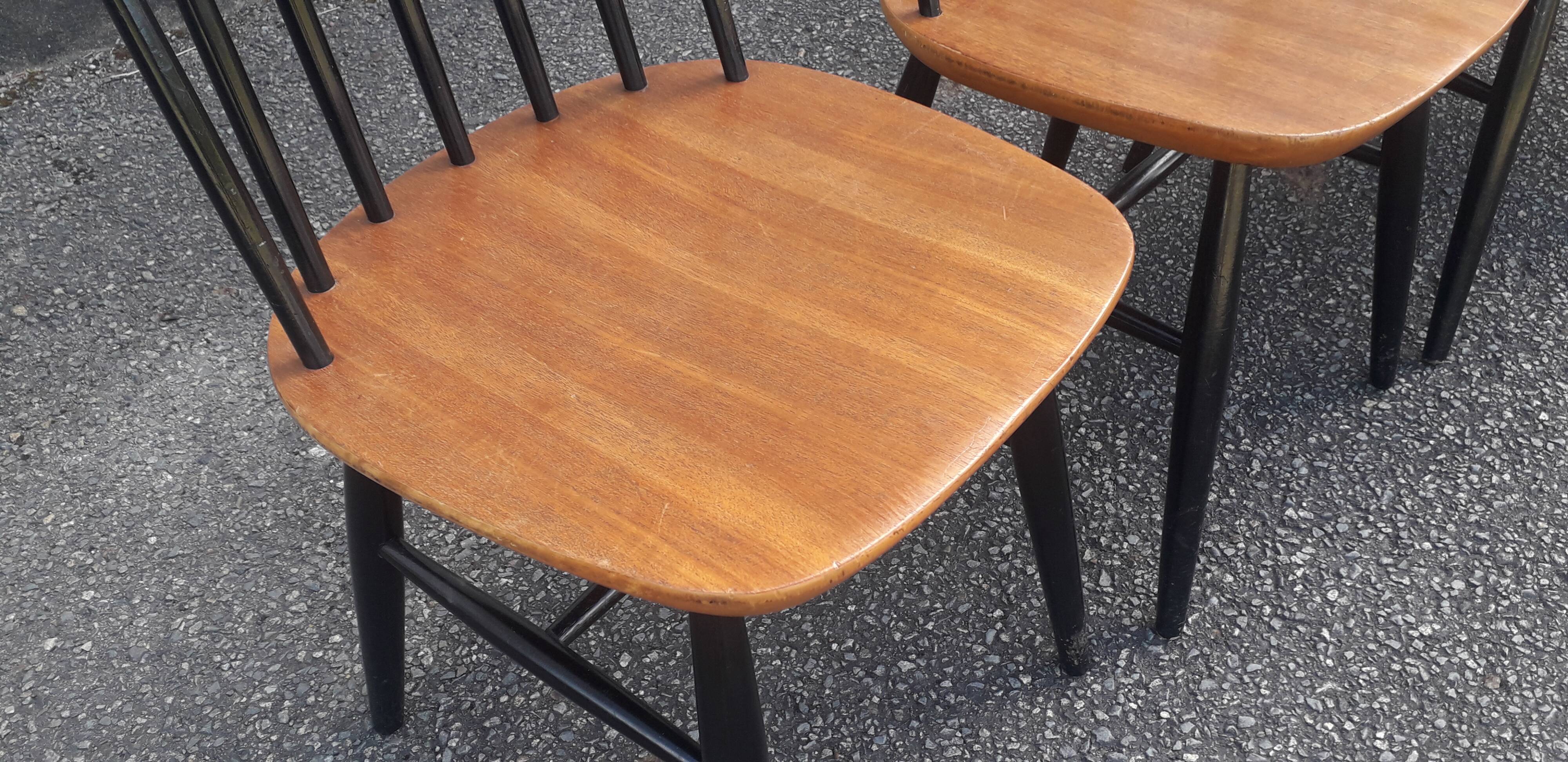 Lot of 4 vintage chairs