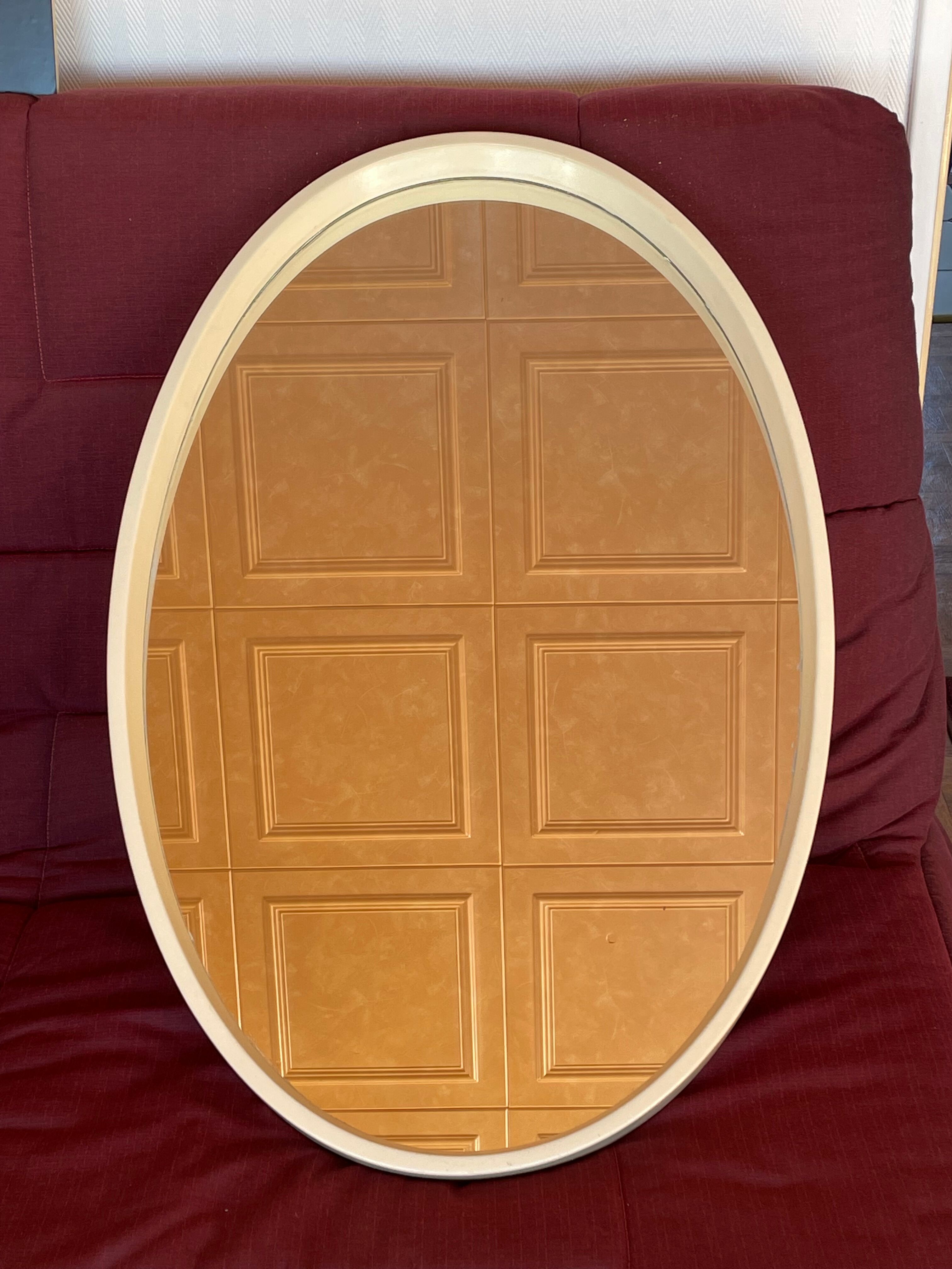 Oval pop mirror from the 60s 70s