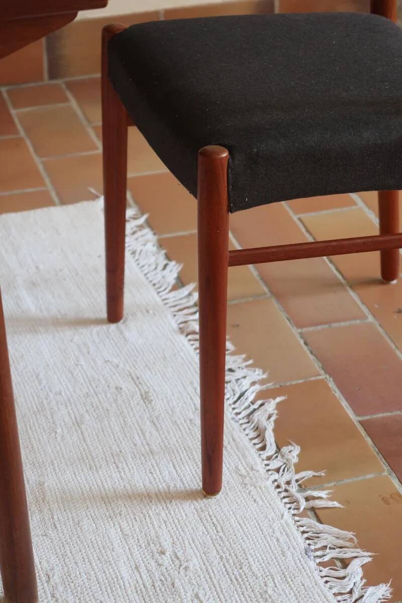 4 vintage Scandinavian chairs in teak and blue fabric - Model 26 by Henning Kjærnulf
