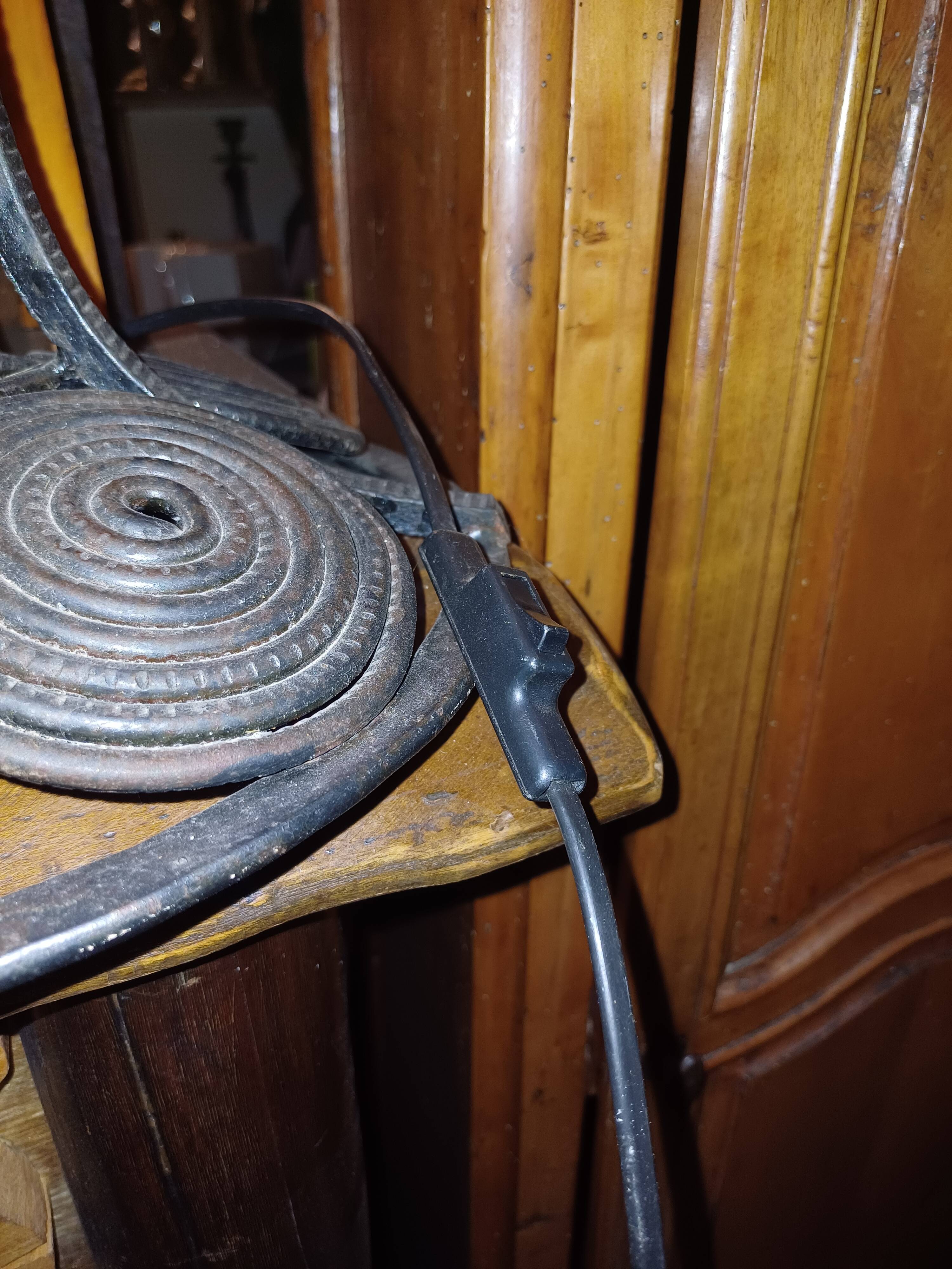 Large table lamp 73 cm, wrought iron and glass in Art Deco style