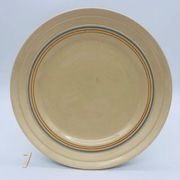 6 flat plates with a fine decoration of blue and gold borders.