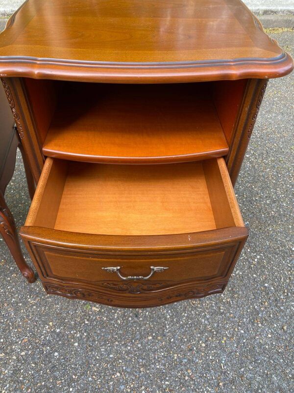 2 tables de chevet Louis XV en merisier 1960