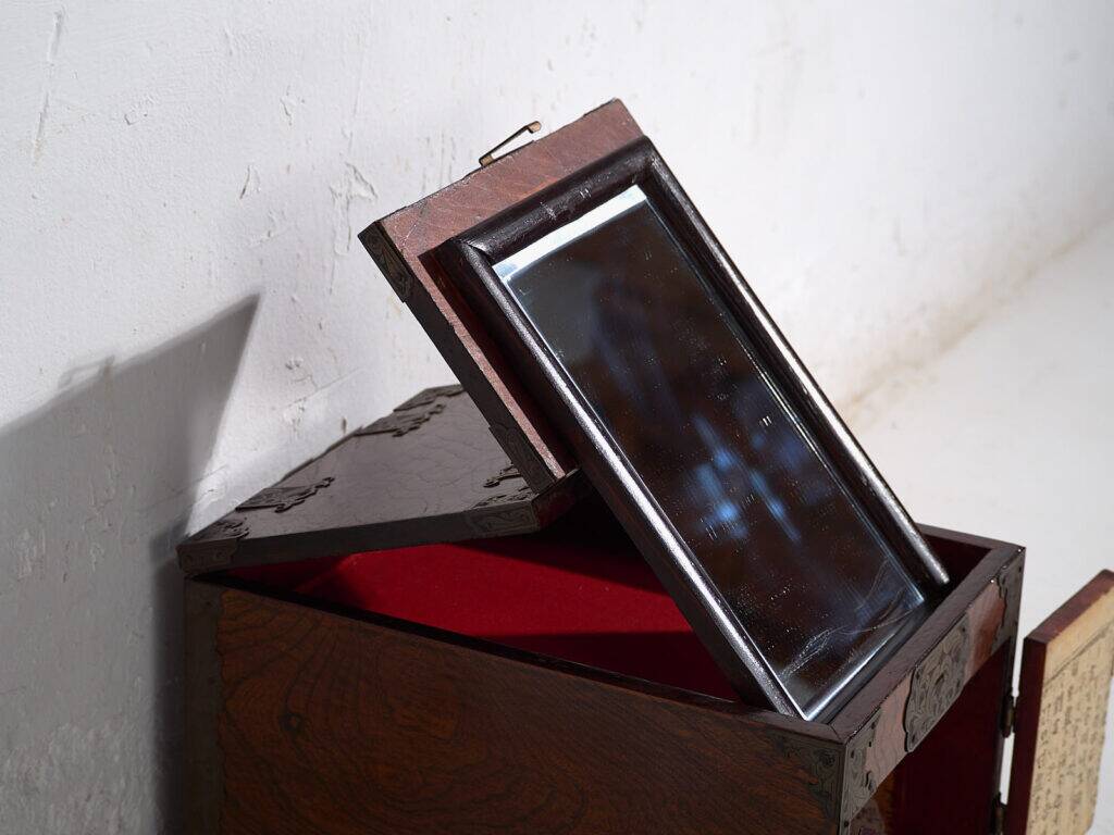 Ancient Japanese keyaki wooden kyōdai-bako with mirror, Meiji/Taishō period (circa 1890-1925) #27