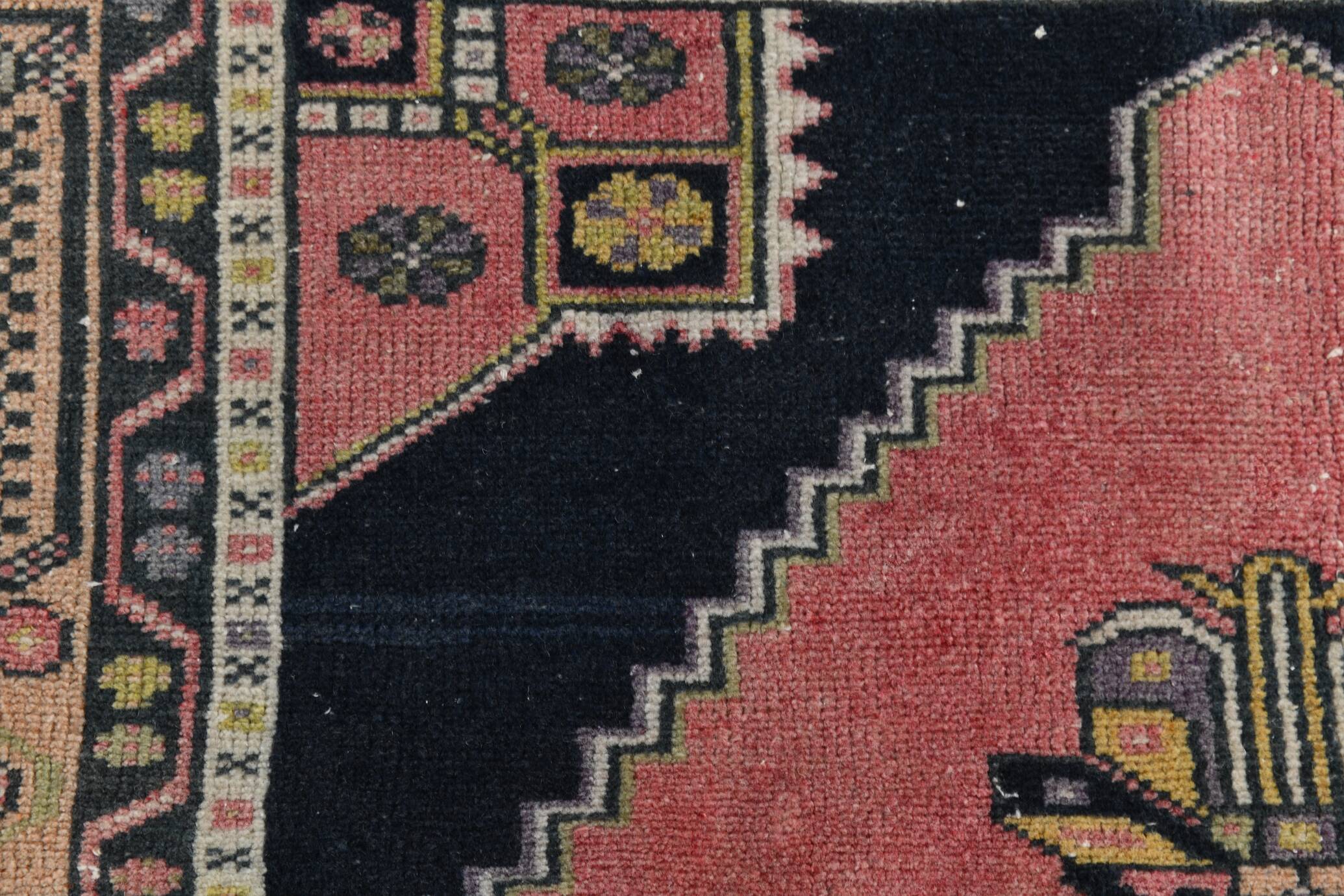 Tapis vintage oriental fait main rose et crème 4x7, 130x225 cm