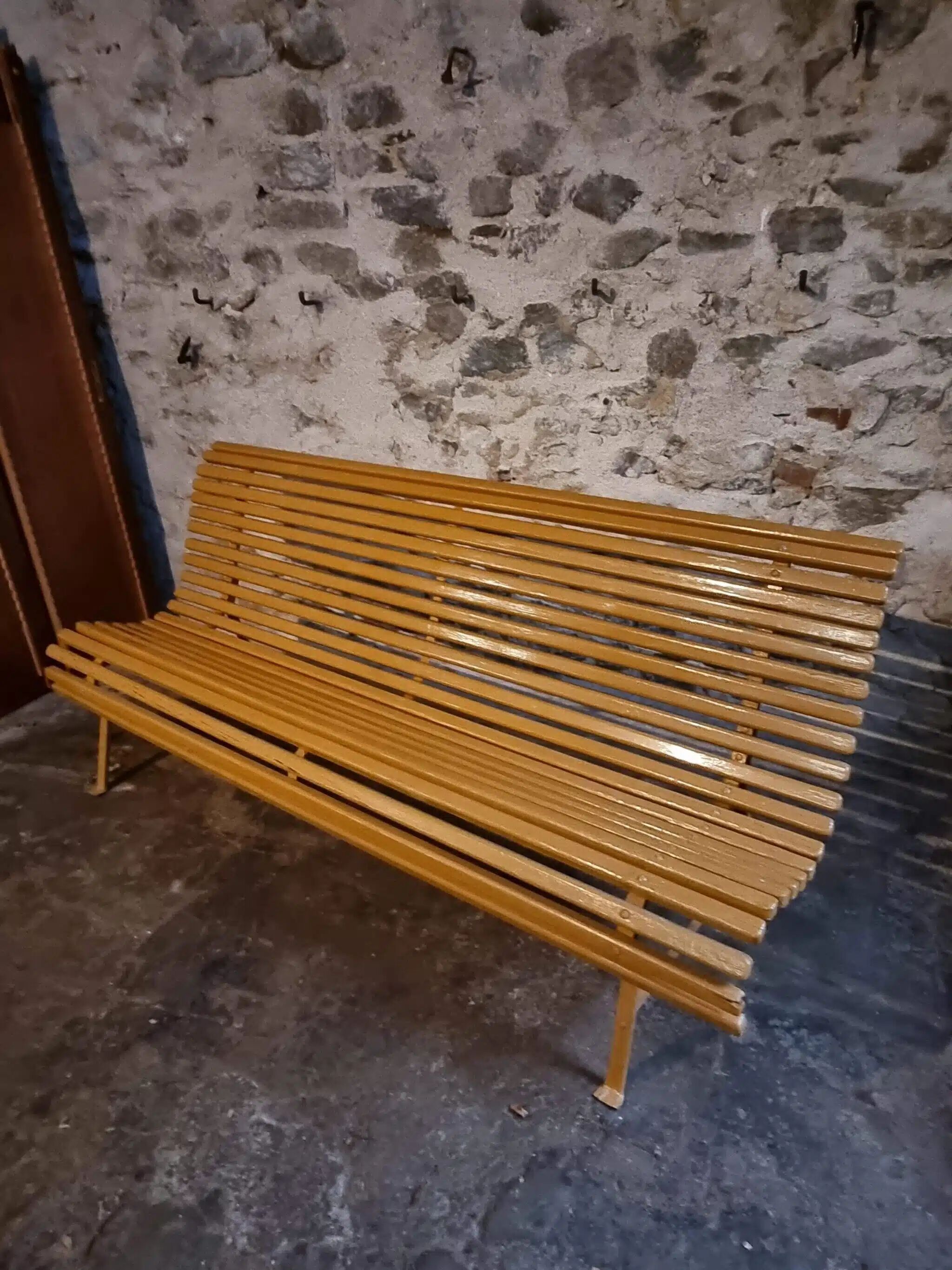 Vintage French garden bench in pine, mid-20th century.