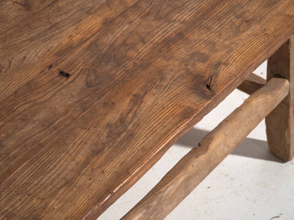 Table basse ancienne en bois de pin – Chine, circa 1930