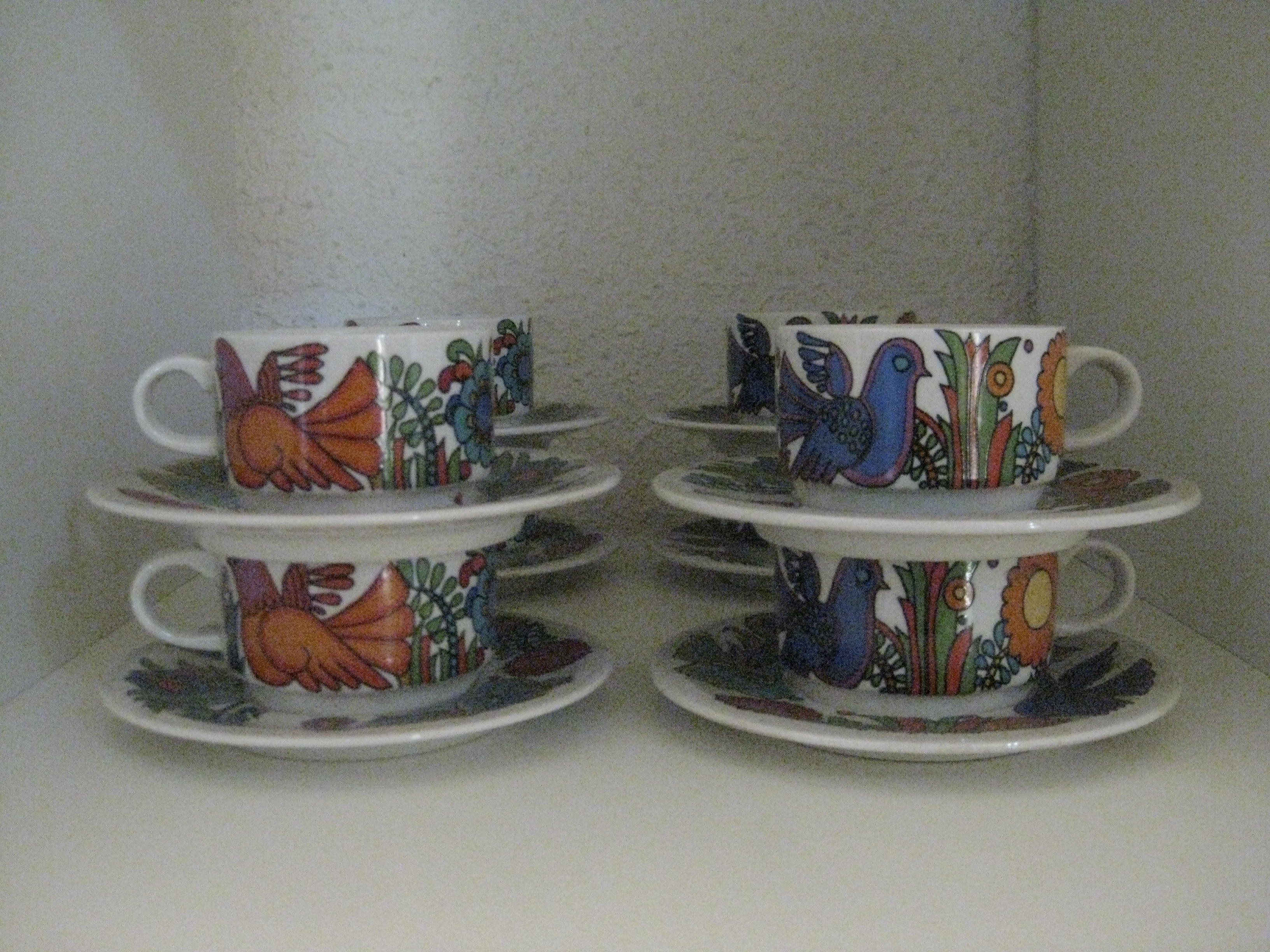 Acapulco Villeroy and Boch 8 cups and vintage saucers