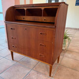 Scandinavian secretary