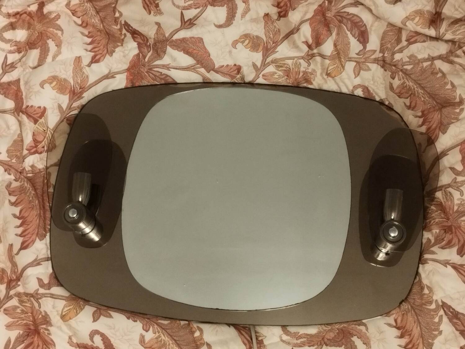 Miroir avec deux appliques en verre fumé attribué à Lupi