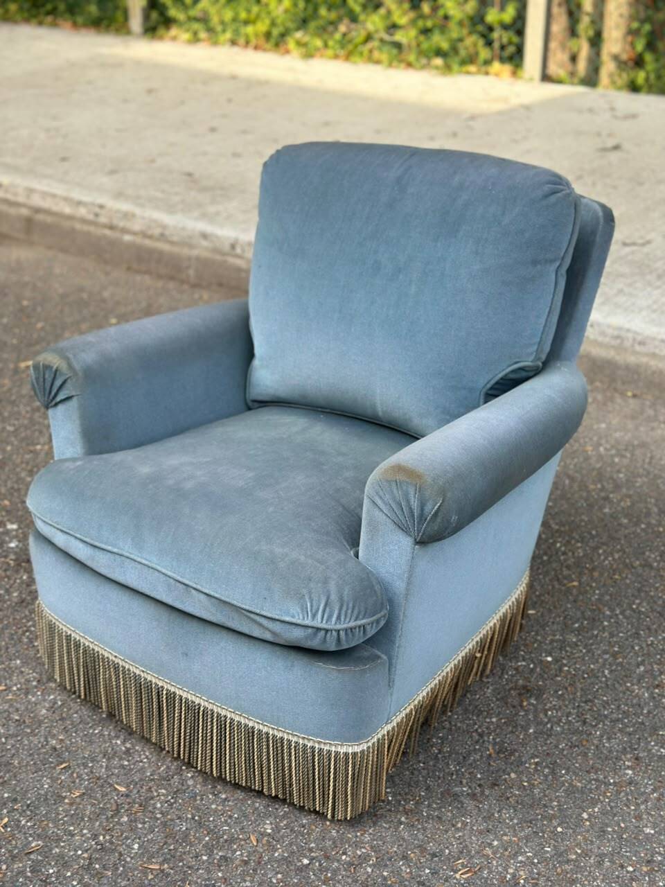 Vintage BUROV crapaud armchair in blue velvet with fringes – 1960s/70s