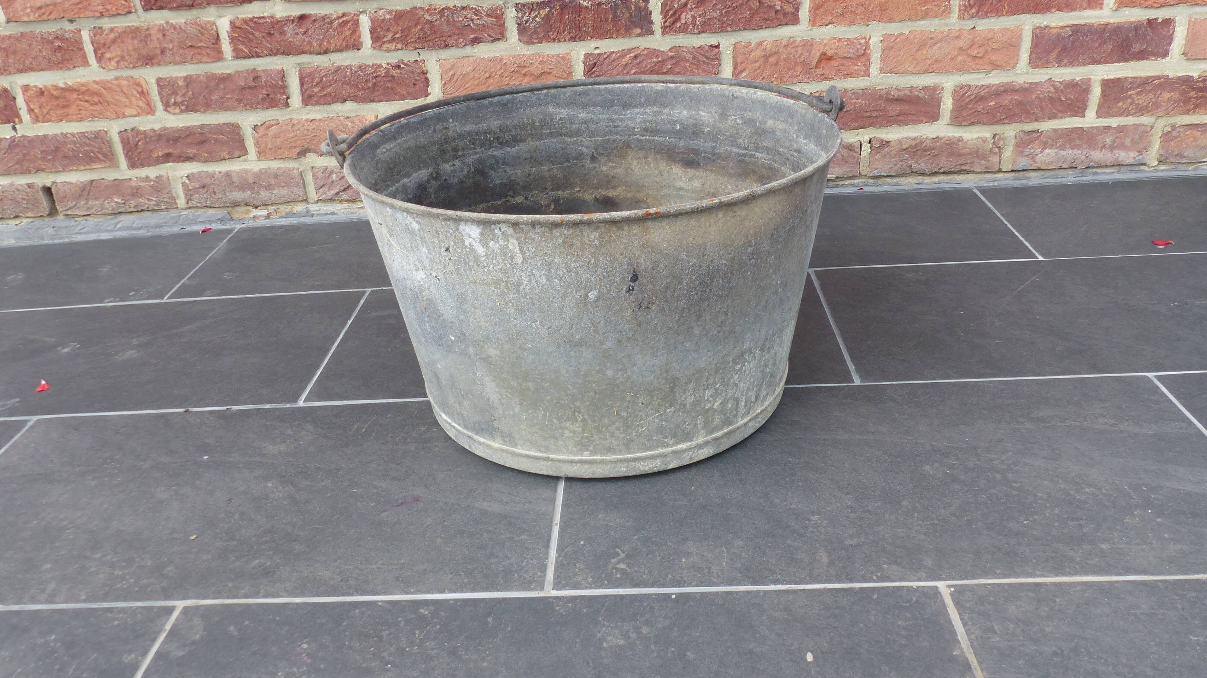 Zinc bucket