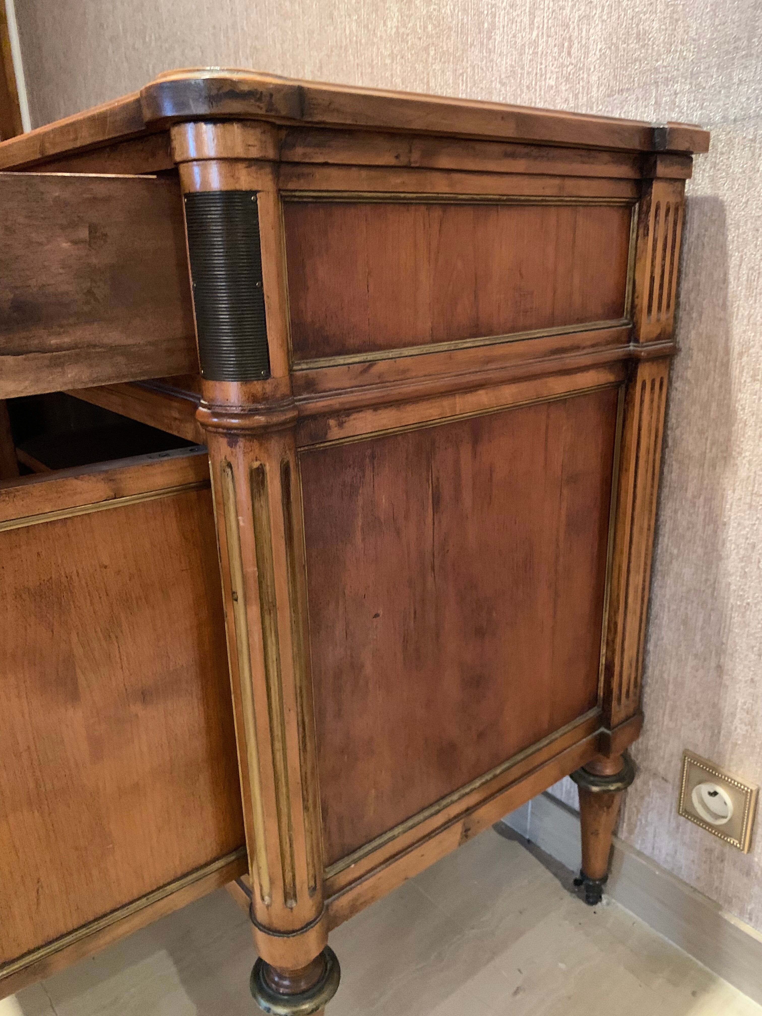 Commode de style Louis XVI