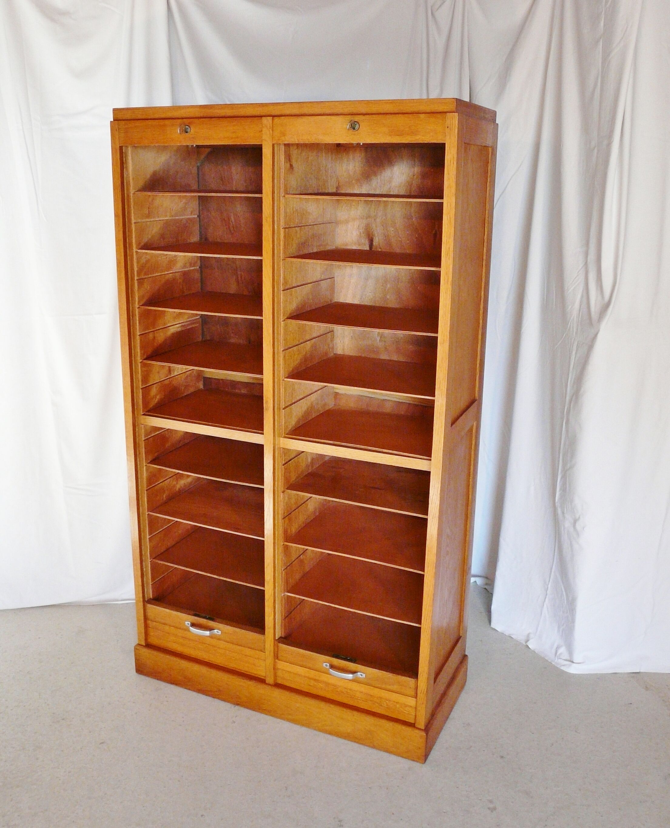 Double curtain cabinet cabinet with 50s
