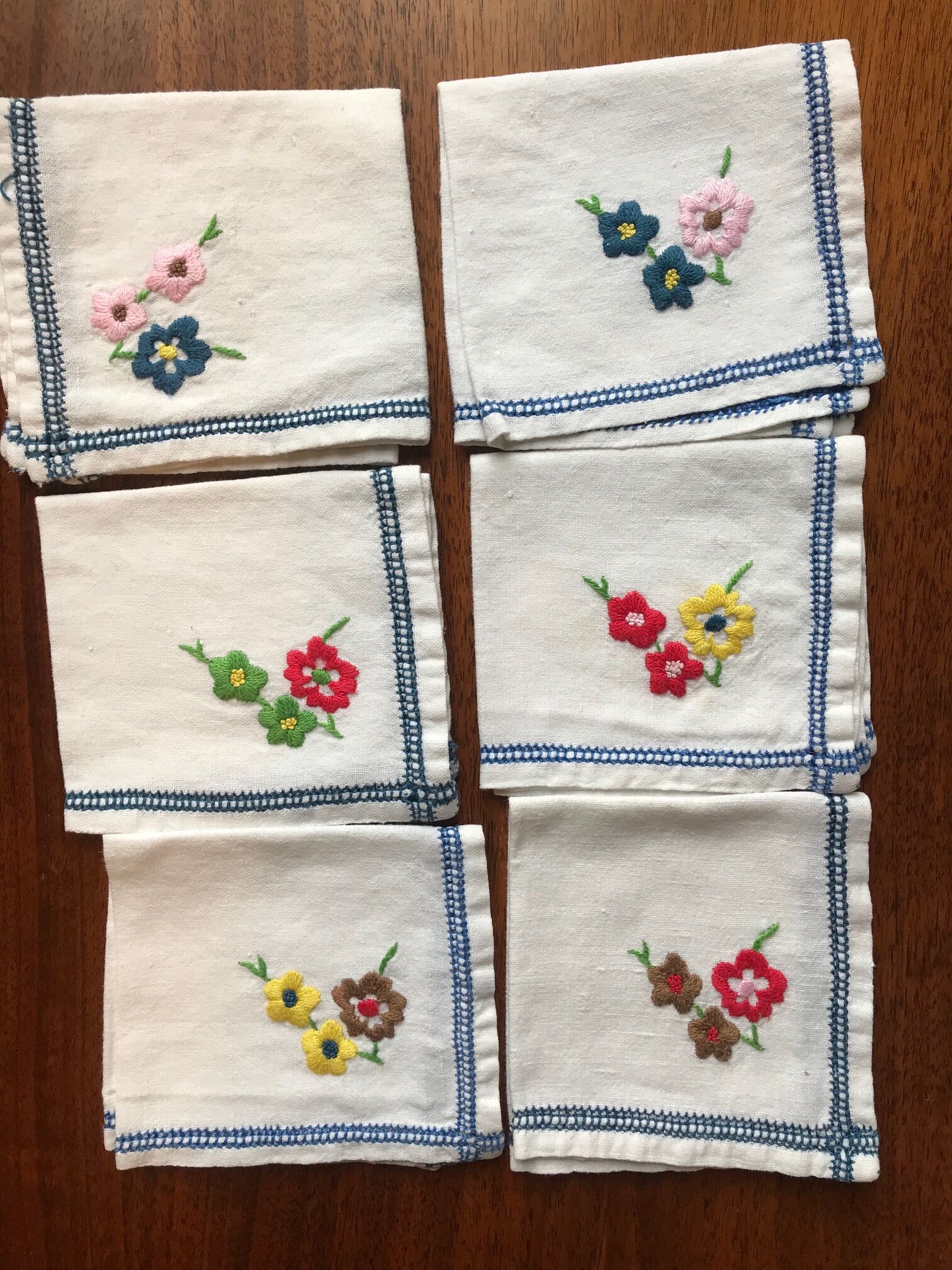 Set of 6 embroidered towels