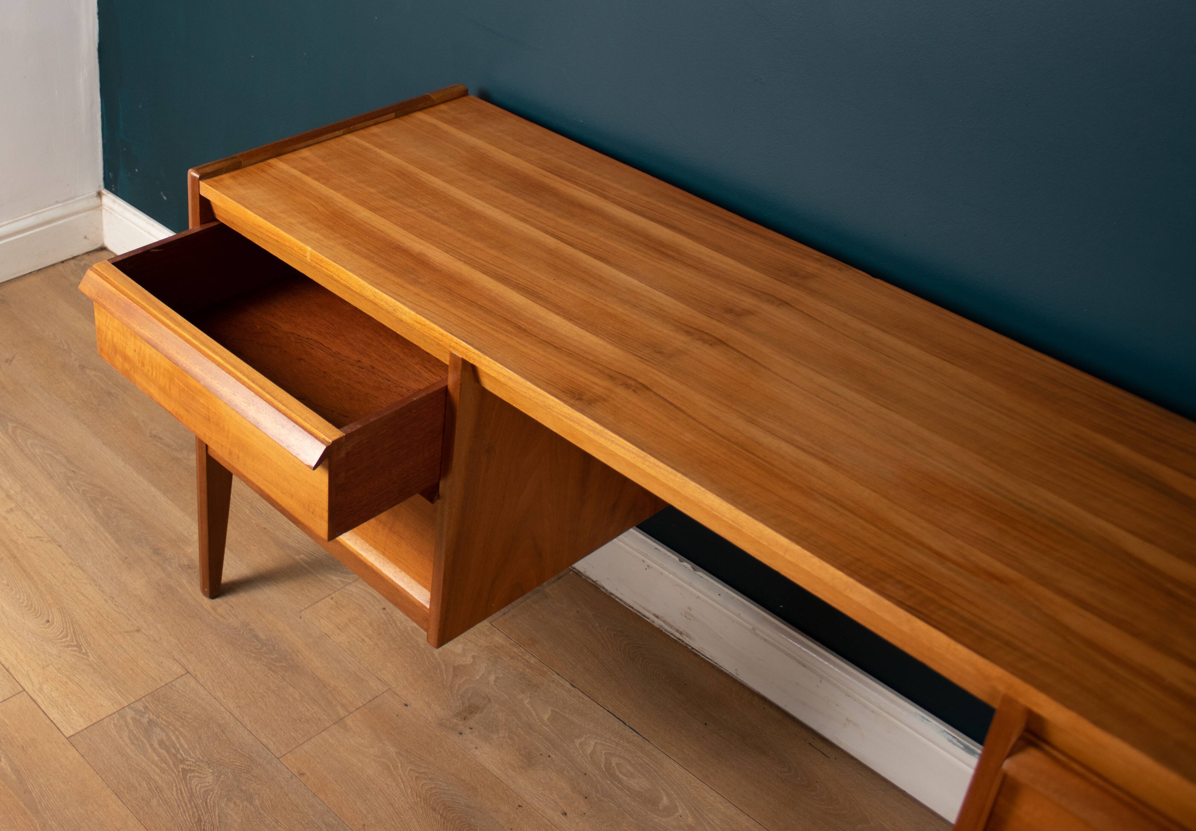 Commode de bureau rétro en noyer et palissandre par John Herbert