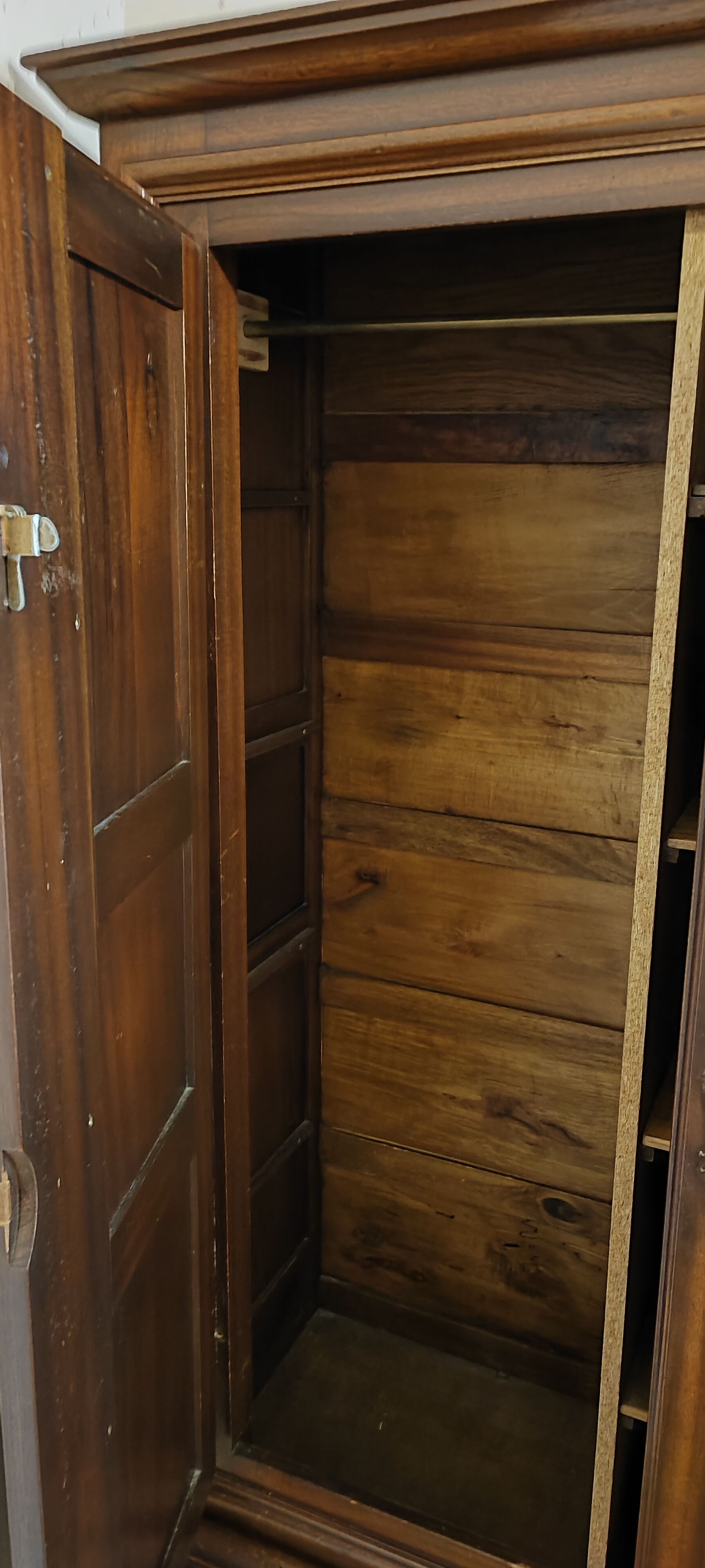 Wardrobe in Gothic style